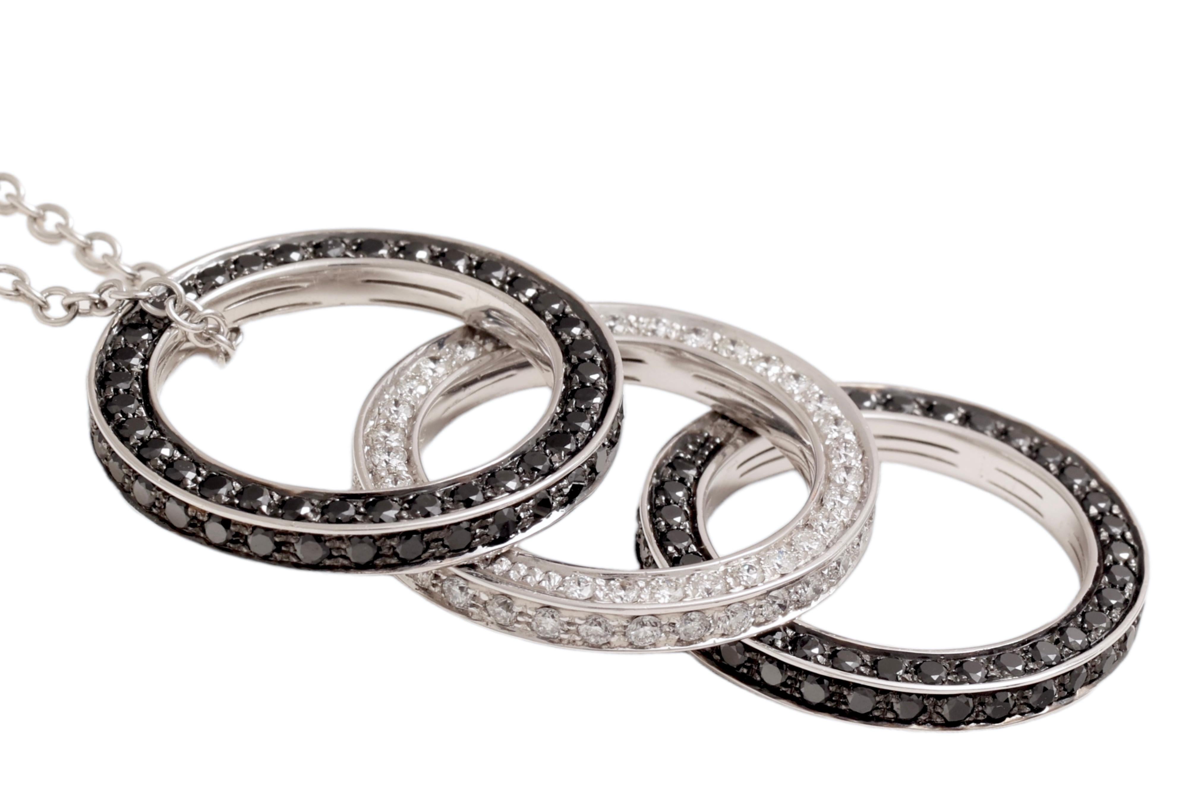 Ciondolo 18kt con 4,3ct di diamanti bianchi e neri che può essere trasformato in un triplo anello in vendita 4