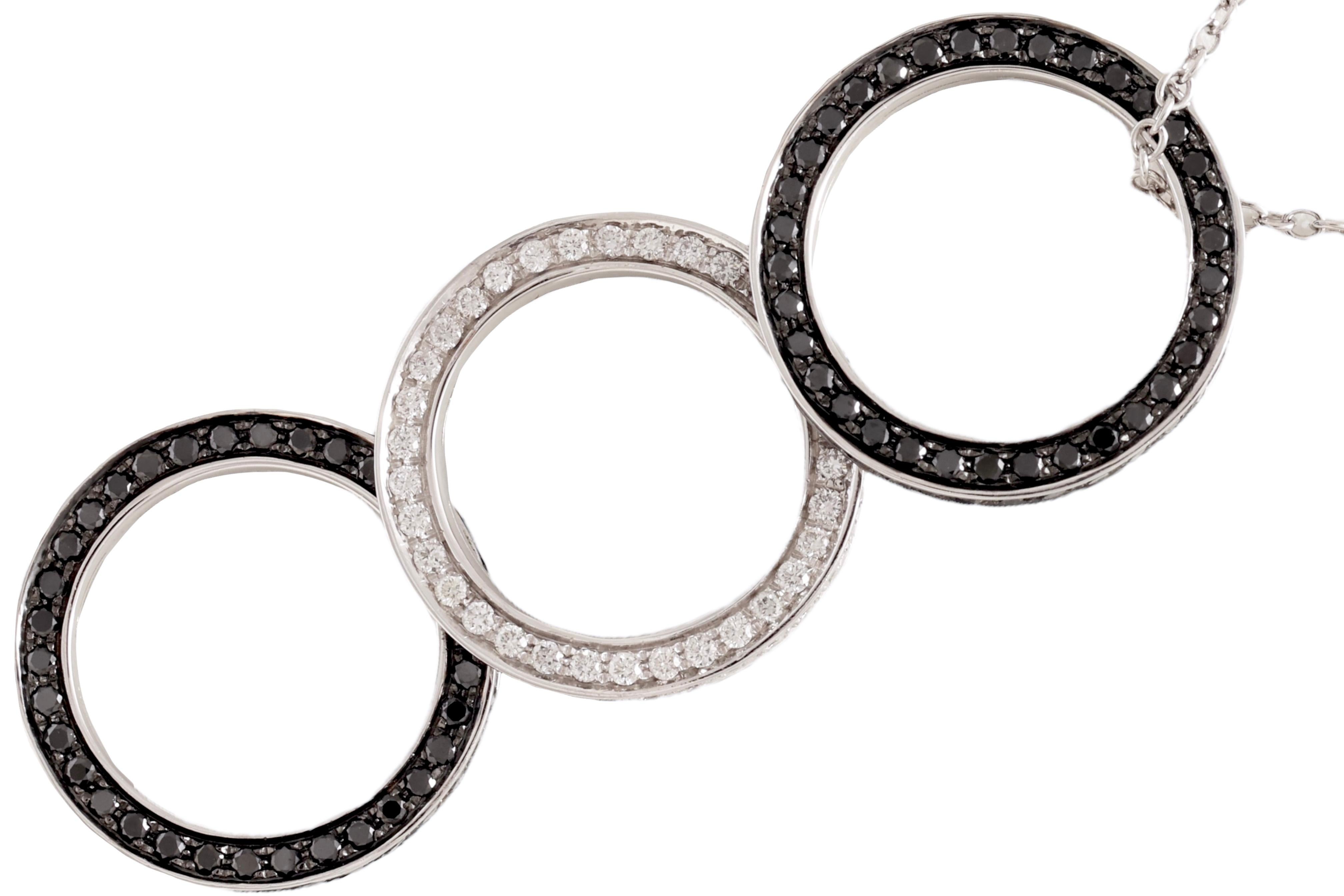 Taglio brillante Ciondolo 18kt con 4,3ct di diamanti bianchi e neri che può essere trasformato in un triplo anello in vendita