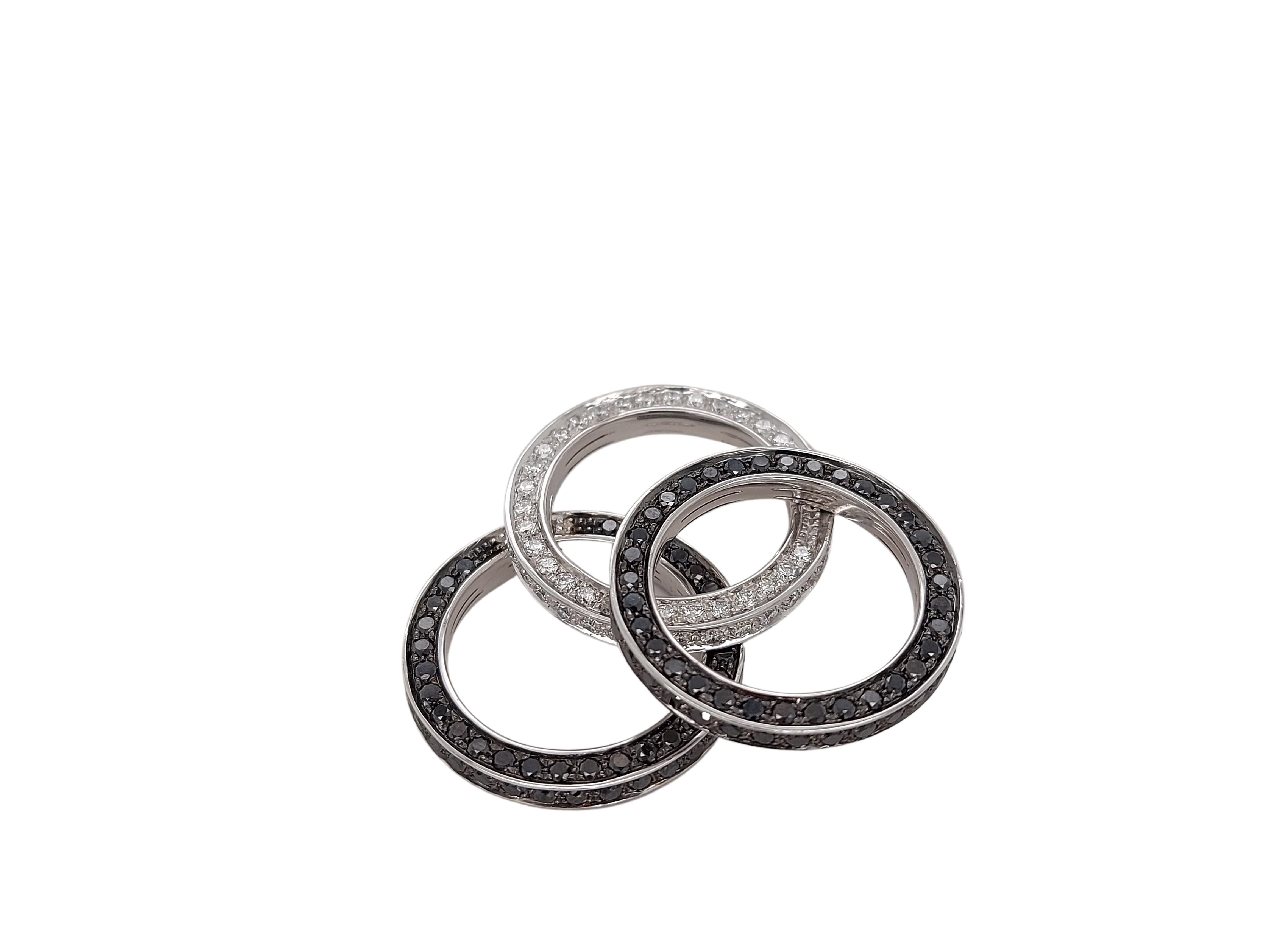 18 Karat Anhänger mit 4,3 Karat schwarz-weißen Diamanten, kann in einen dreifachen Ring umgewandelt werden im Angebot 3
