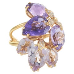 Anello con petali di ametista in oro rosa 18KT e accenti di foglie di diamante