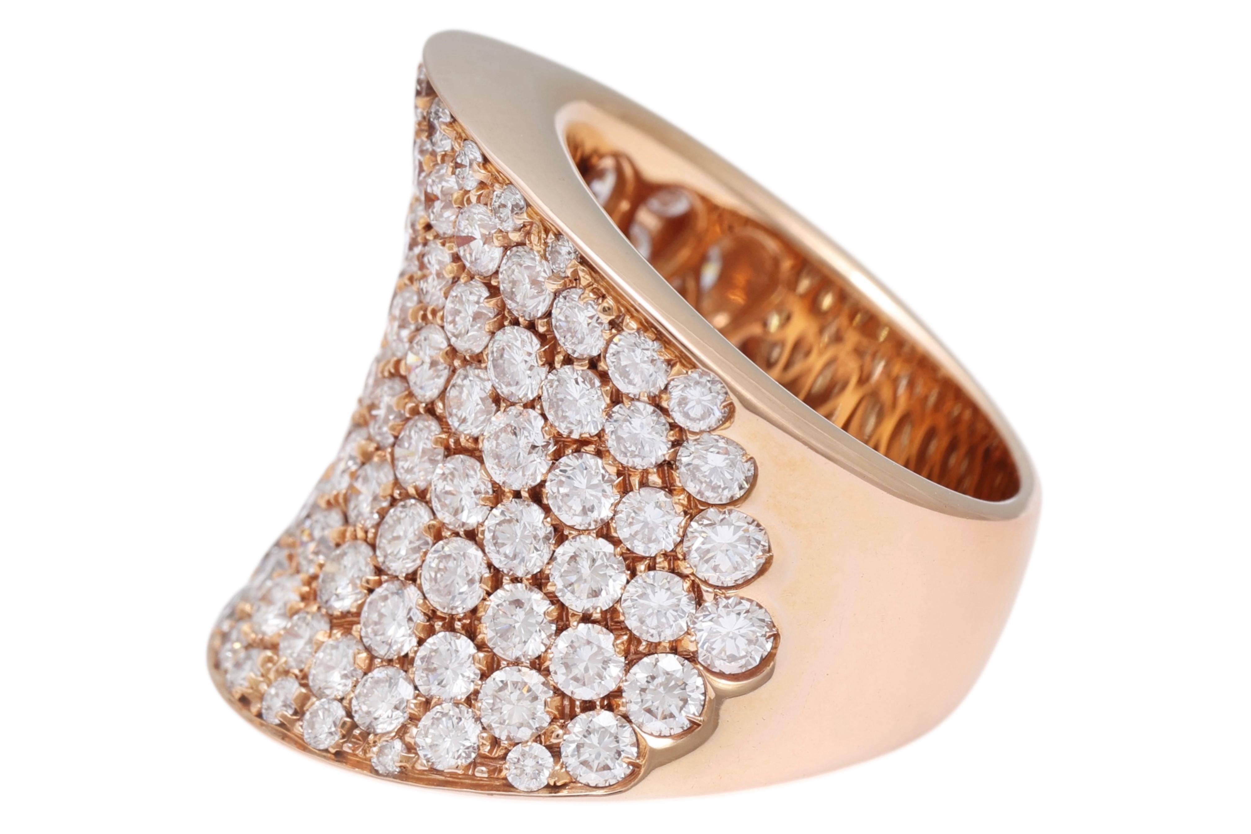 Moderno Anello Cocktail in oro rosa 18 carati con 5,80 carati di diamanti taglio brillante incastonati a pavé in vendita
