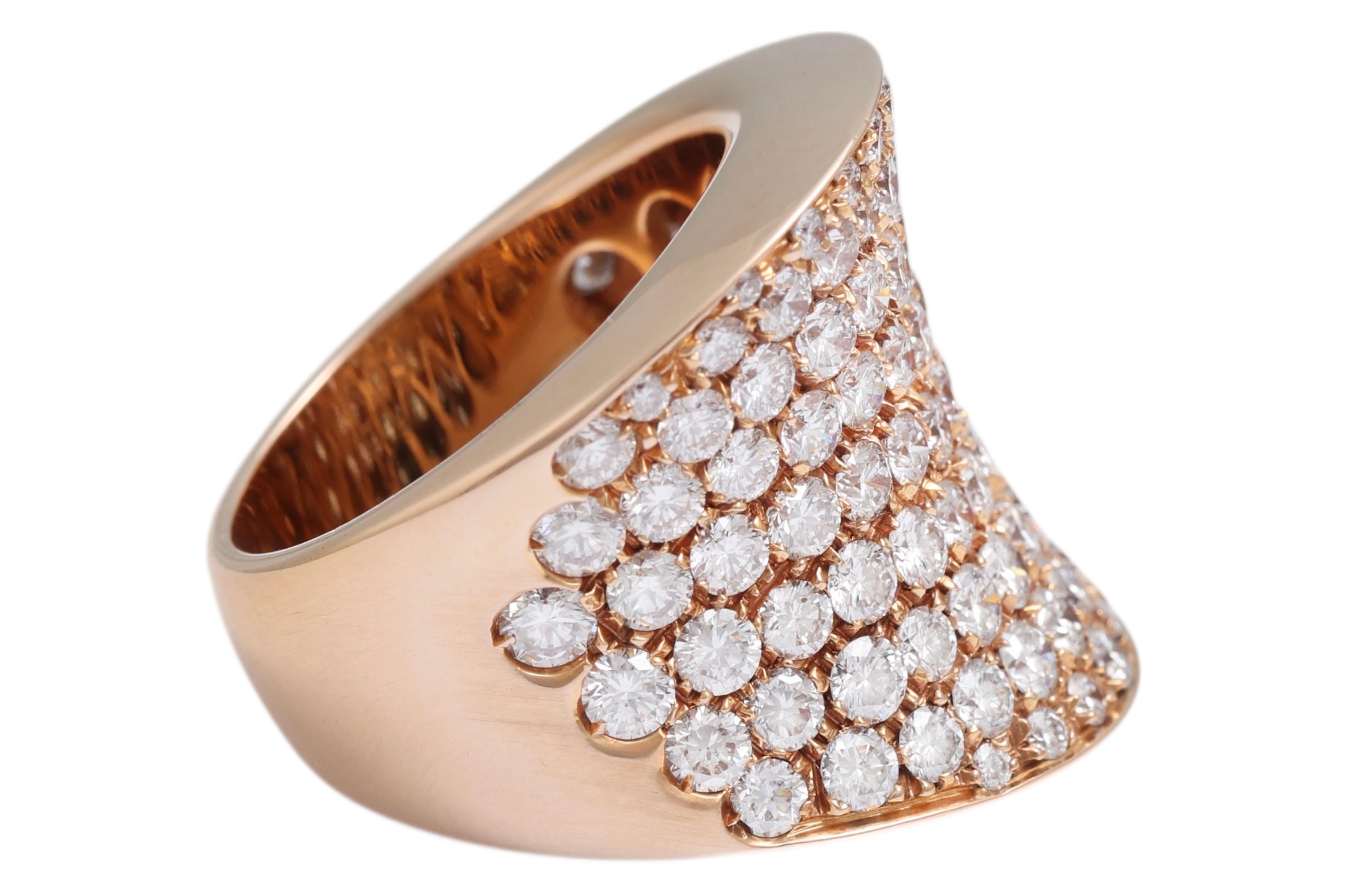 Anello Cocktail in oro rosa 18 carati con 5,80 carati di diamanti taglio brillante incastonati a pavé In condizioni Nuovo in vendita a Antwerp, BE