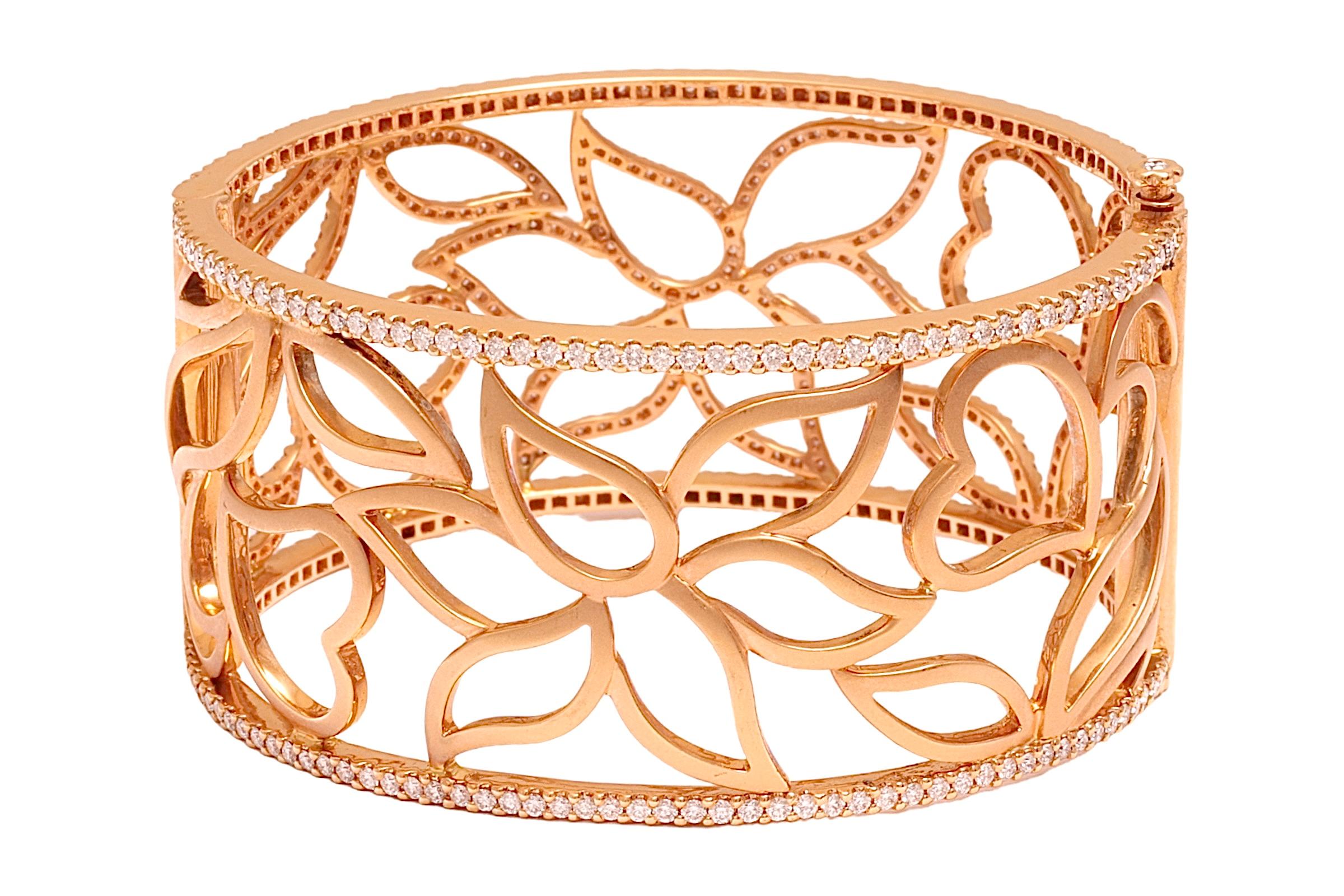 18kt Pink Gold Cuff Bracelet, Flower Design, set with 5.87 ct. Diamonds, 2 Sided For Sale 6