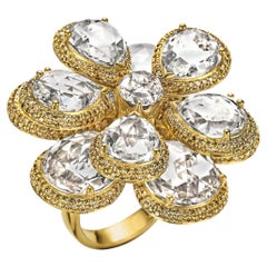 Bague à fleurs en or rose 18 carats avec diamants et topaze blanche