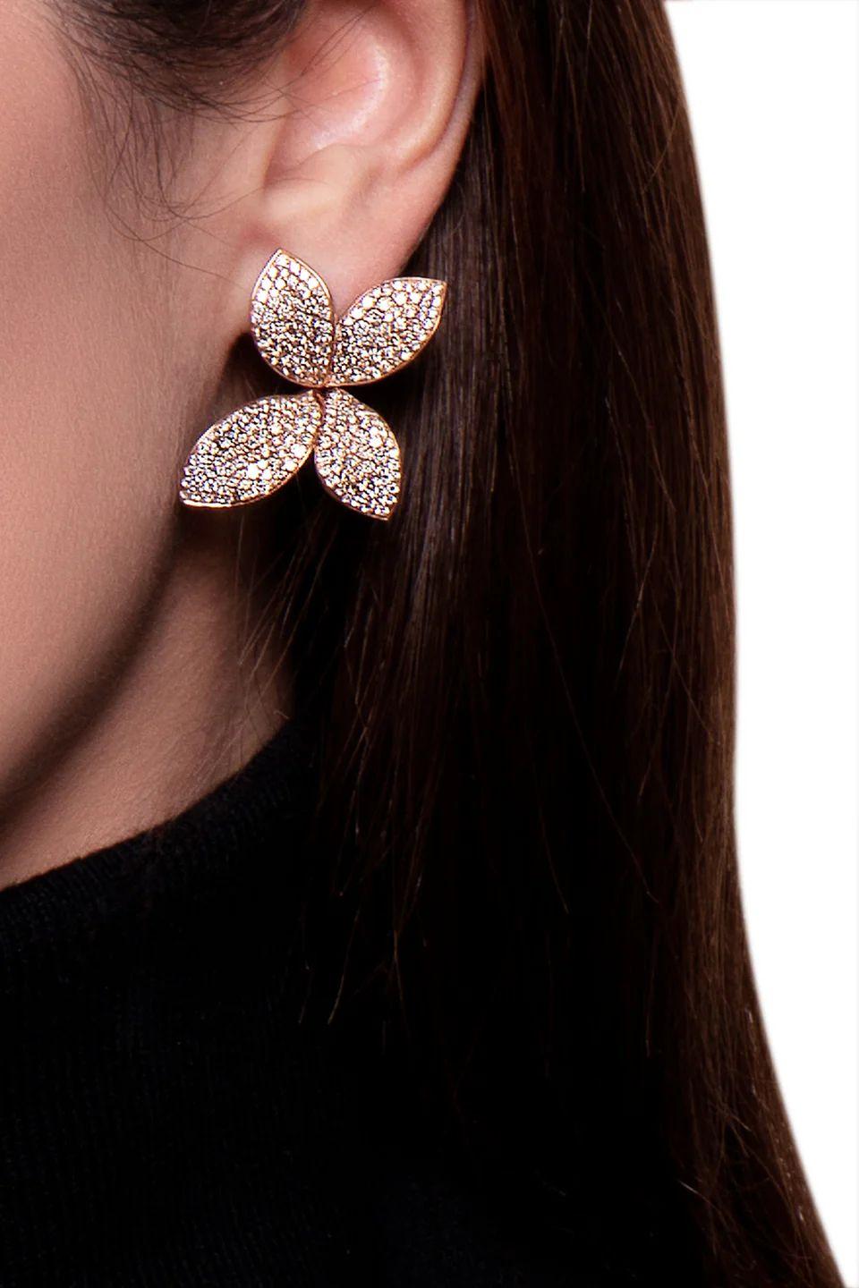 *Our jewels are handmade in Italy with artisanal techniques and each creation is truly unique. For this reason, carats and gold weight can slightly vary.

Earrings
18k Rose Gold
White Diamonds: 0.76 ct.
Champagne Diamonds: 3.56 ct.
