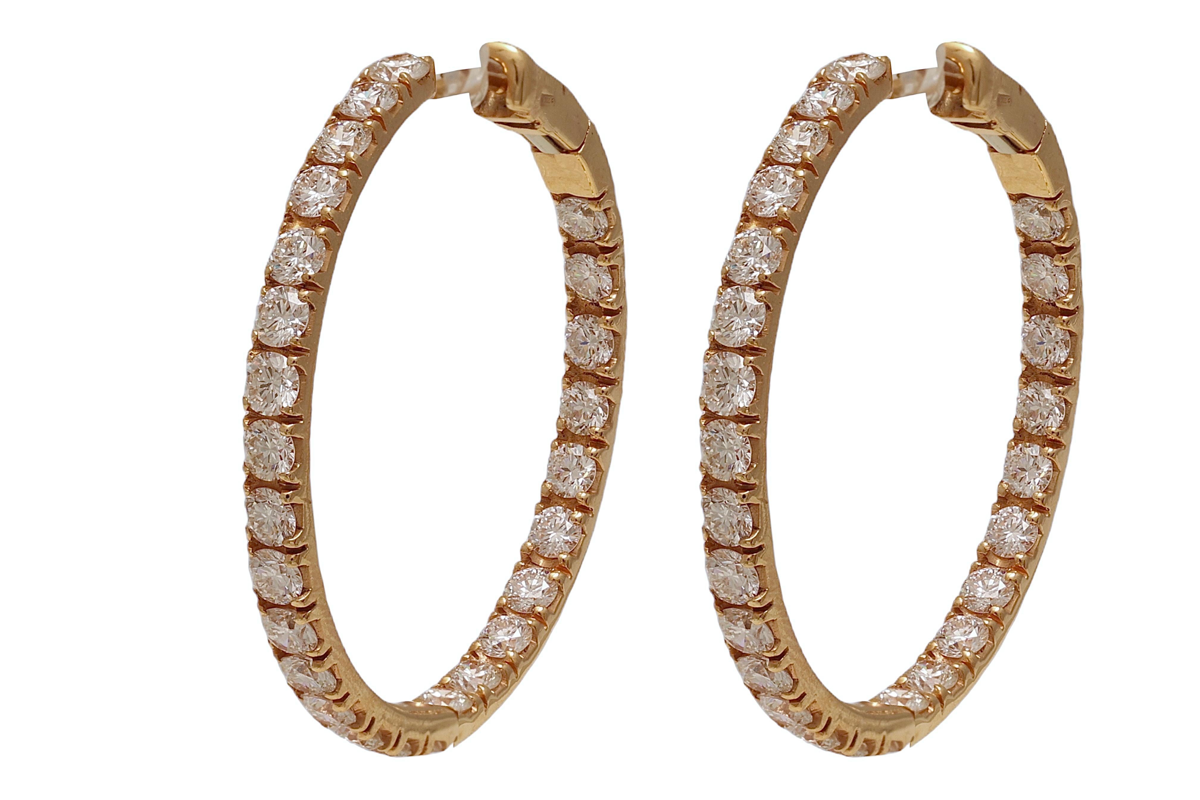 Preciosos pendientes de aro / lazo de oro rosa de 18 quilates con 6,62 ct. Diamantes talla brillante

Diamantes: Diamantes talla brillante, en conjunto ca. 6,62 ct. G SI

Material: Oro rosa de 18 kt.

Medidas: Diámetro 39 mm x 3,2 mm

Peso total: 20
