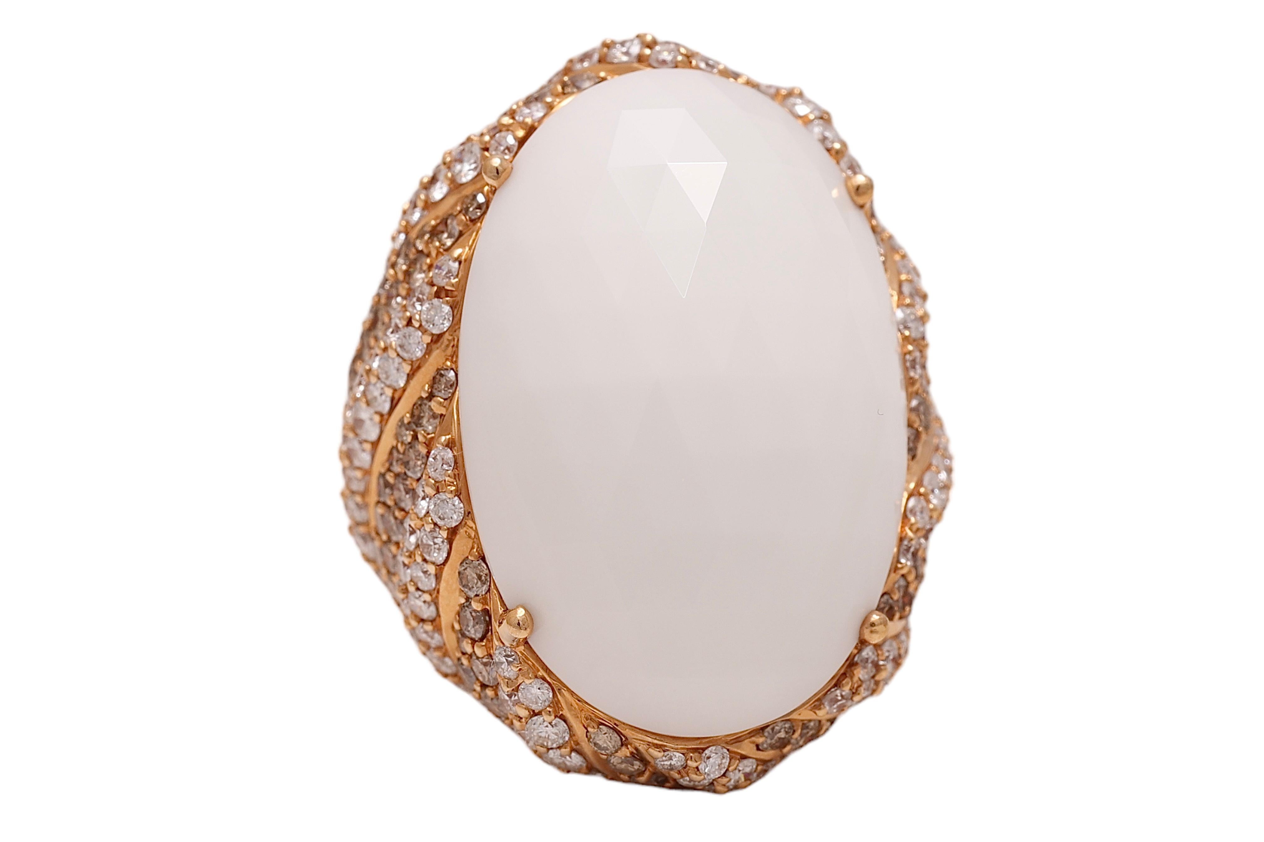 Artisan 18kt Pink Gold Ring With 5.9 ct Agate Stone and 3.8 ct White & Cognac Brilliant  For Sale