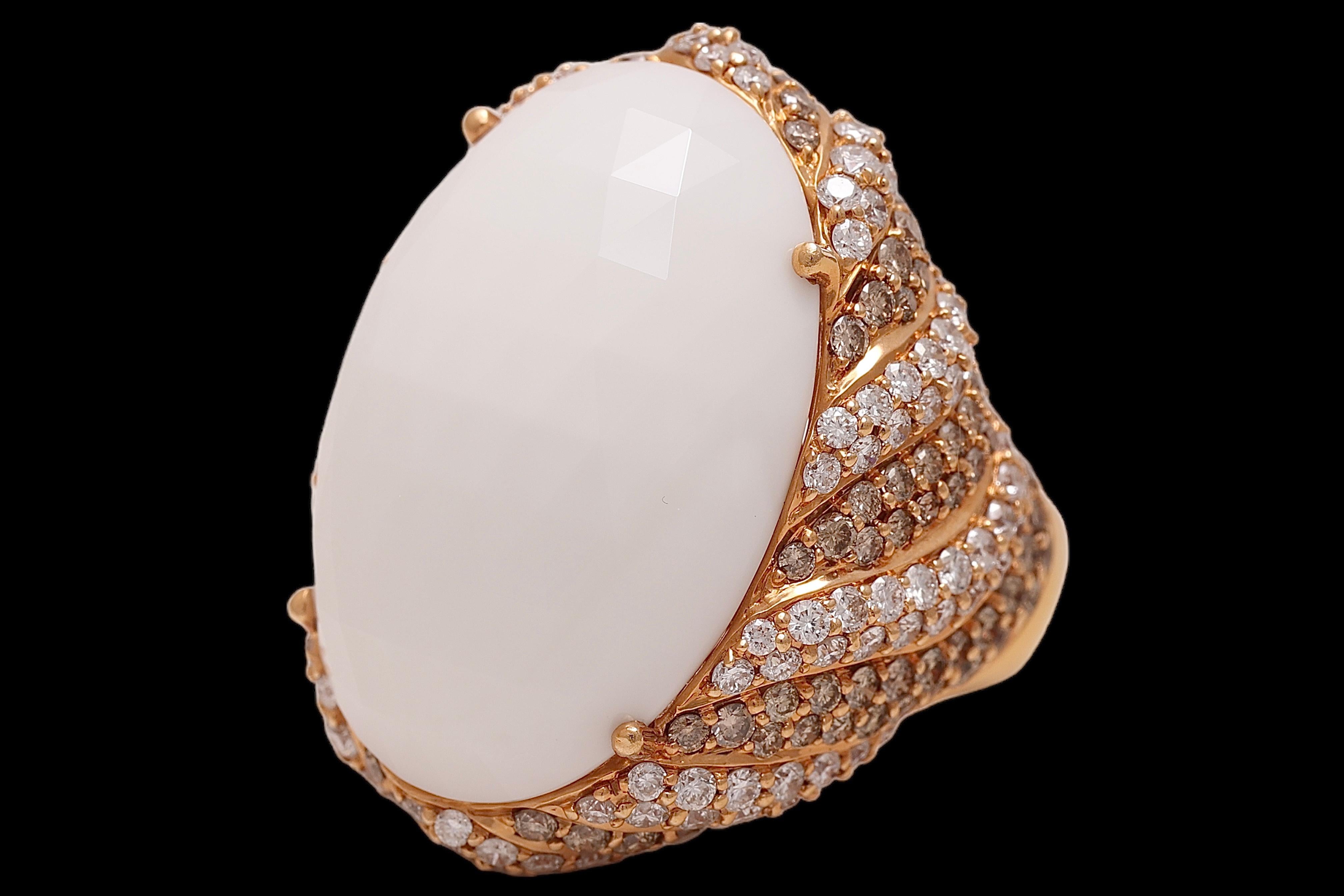 Women's or Men's 18kt Pink Gold Ring With 5.9 ct Agate Stone and 3.8 ct White & Cognac Brilliant  For Sale