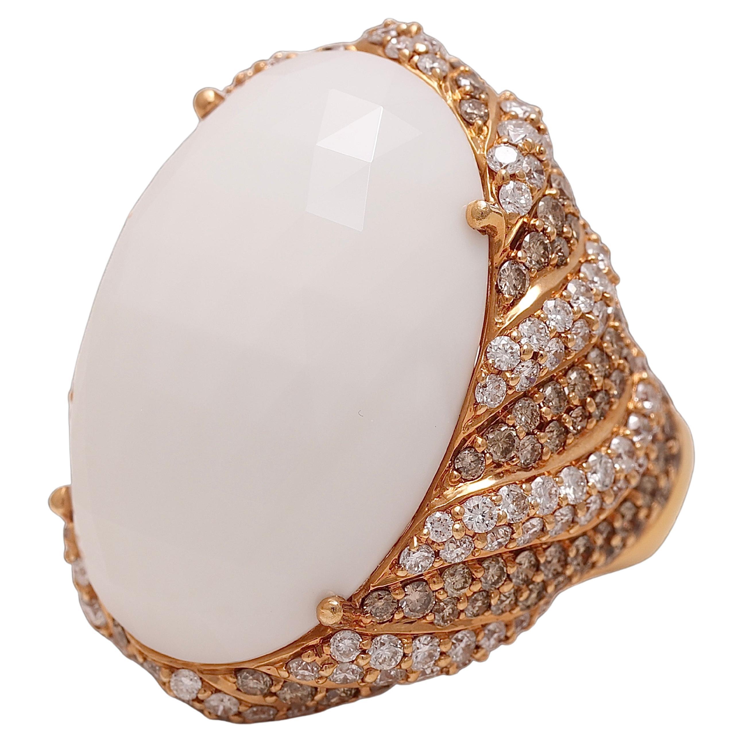 18kt Pink Gold Ring With 5.9 ct Agate Stone and 3.8 ct White & Cognac Brilliant  For Sale