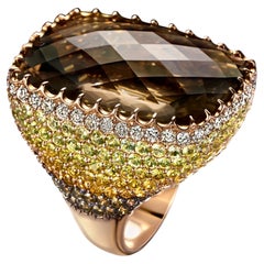 Bague en or rose 18 carats avec une grande topaze de 36,5 carats, saphirs jaunes de 7,49 carats et diamants