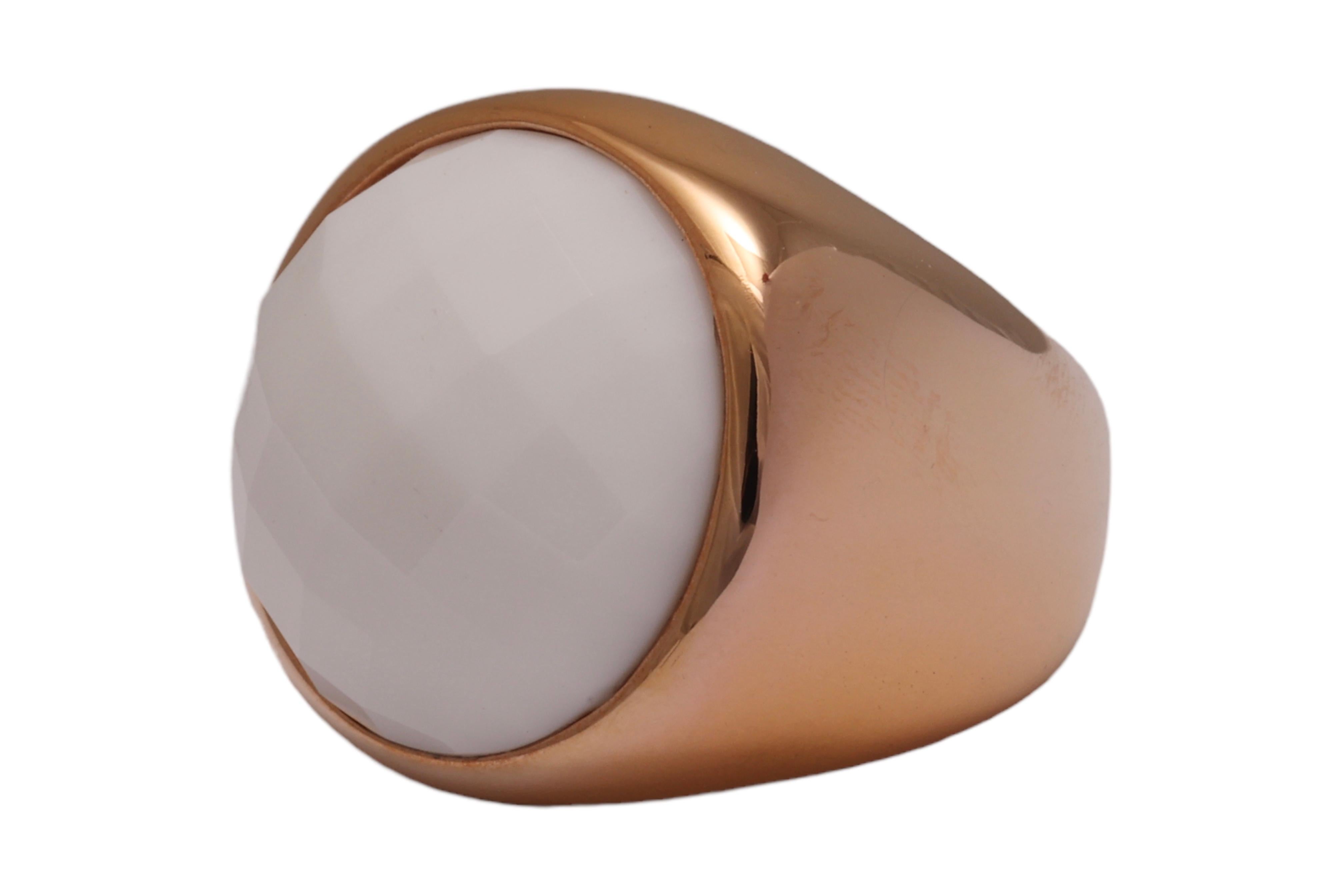 Gorgeous 18kt. Pink Gold Ring With Round Faceted White Onyx Stone 

Agate: White Round Faceted Agate stone, Measurements: diameter 17.7 mm

Material: 18 kt. Pink gold

Ring size: 54 / 7 US ( can be resized for free)

Total weight: 13.7 gram / 0.485