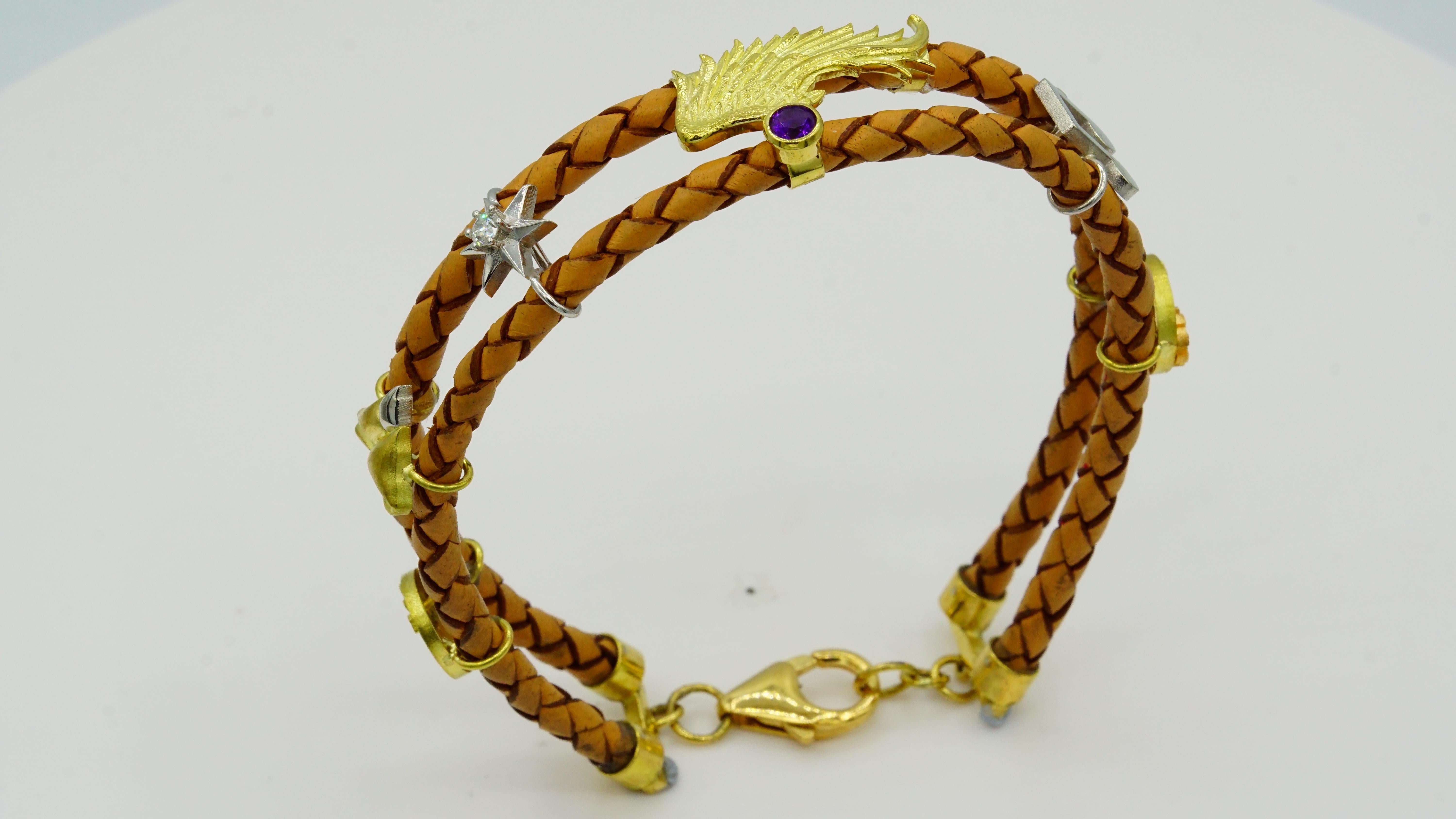 Pulsera de cuero de oro platino de 18 quilates personalizada Charms: Hechos a Medida Moderno en venta