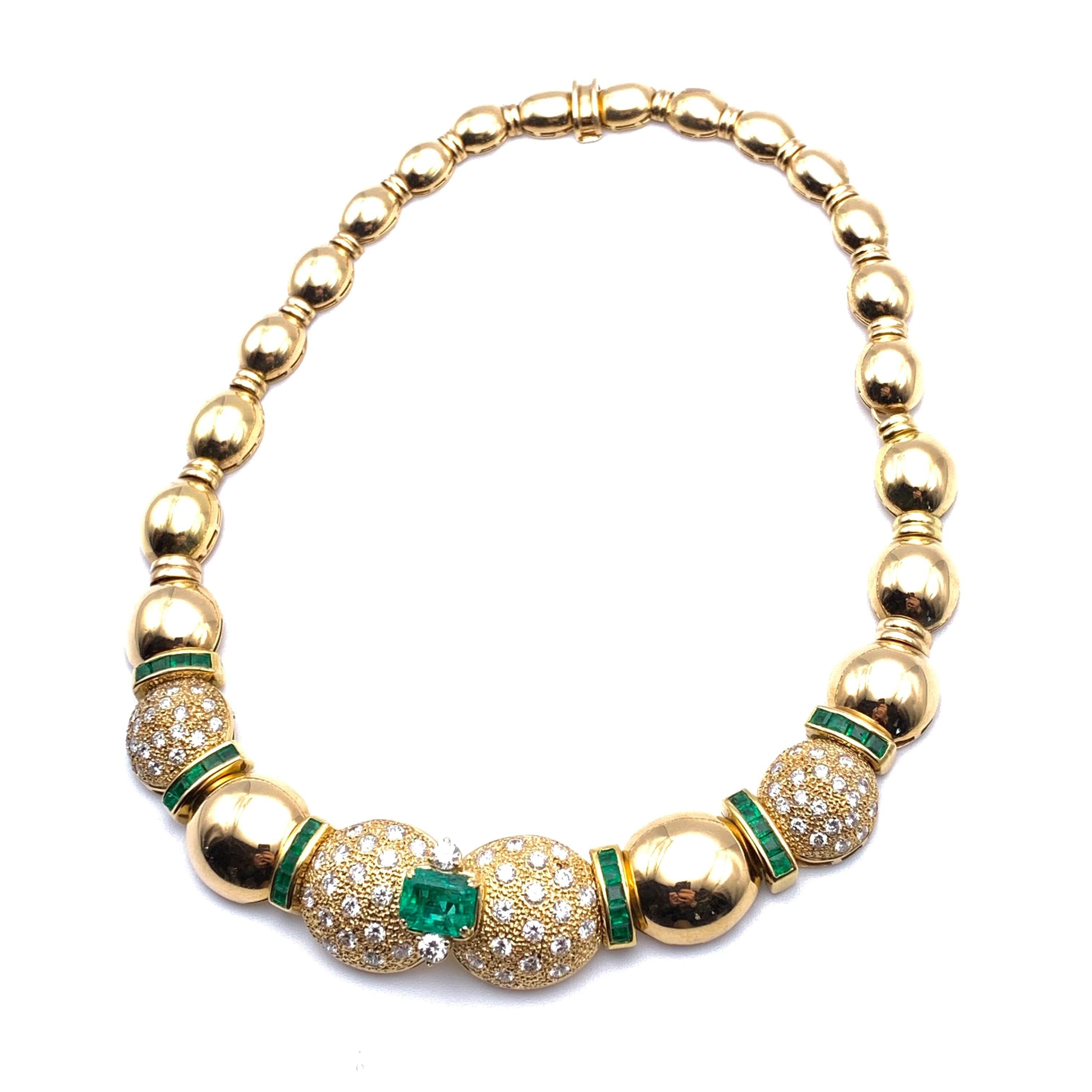 Quadrato Parure Demi con smeraldo e diamante d'epoca 18KT in vendita