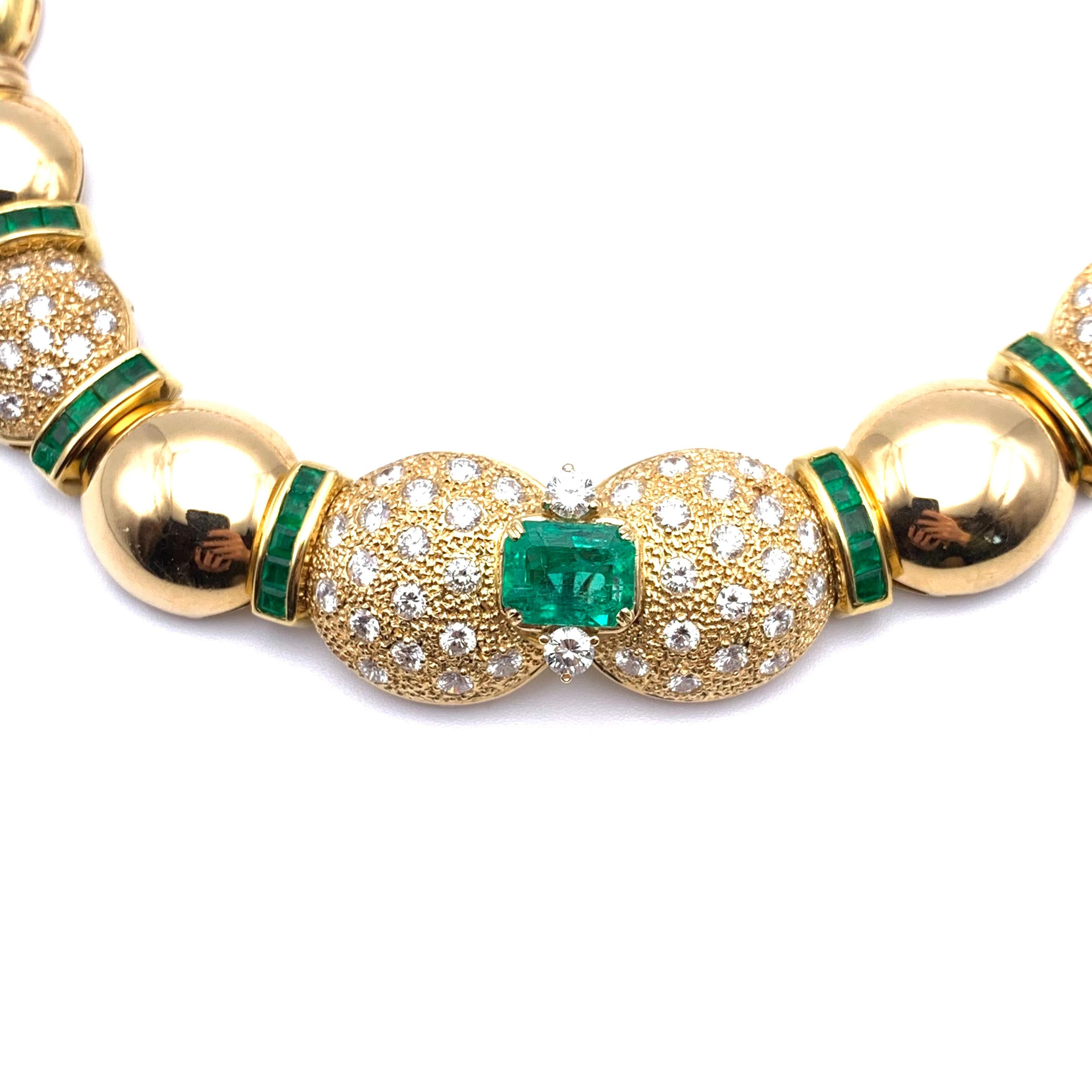 Donna Parure Demi con smeraldo e diamante d'epoca 18KT in vendita