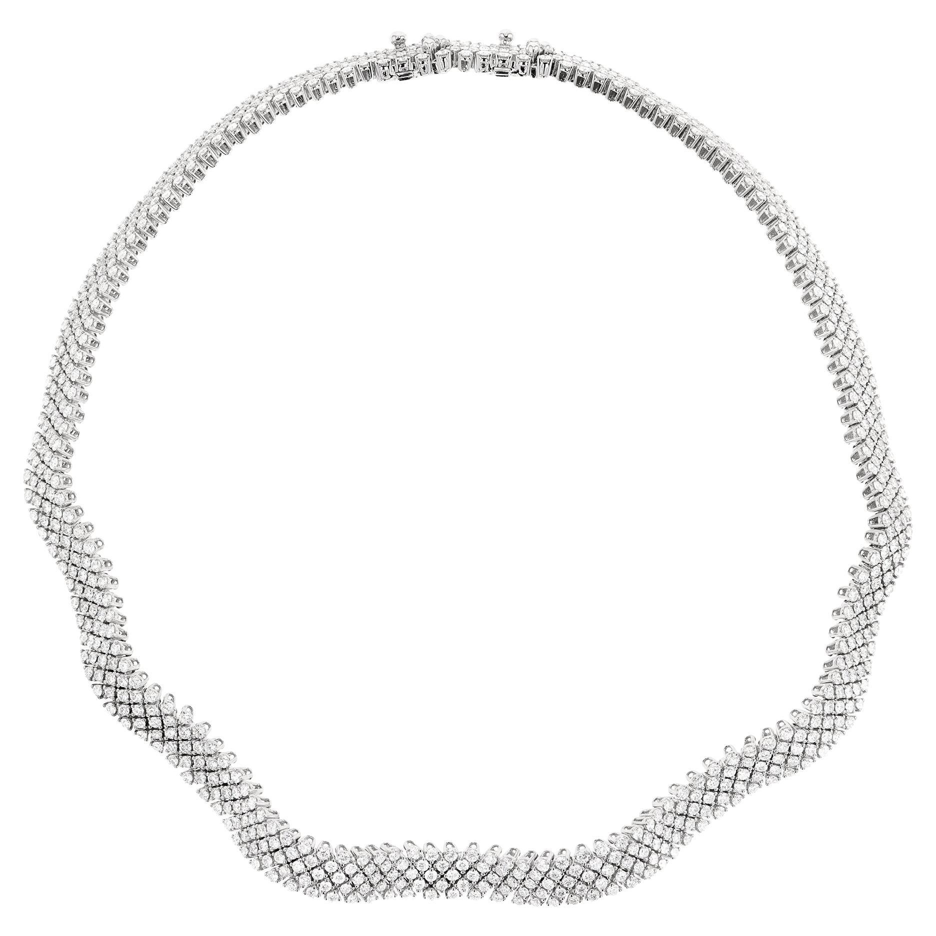 Collier de diamants en ruban de 18 carats