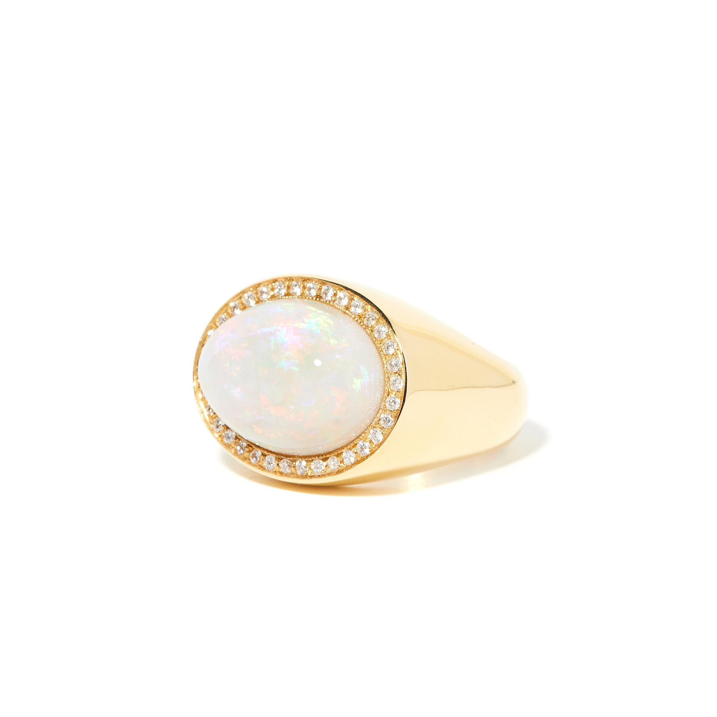 Anillo de oro amarillo de 18 quilates Ópalo y diamantes en Nuevo estado para la venta en Amsterdam, NL