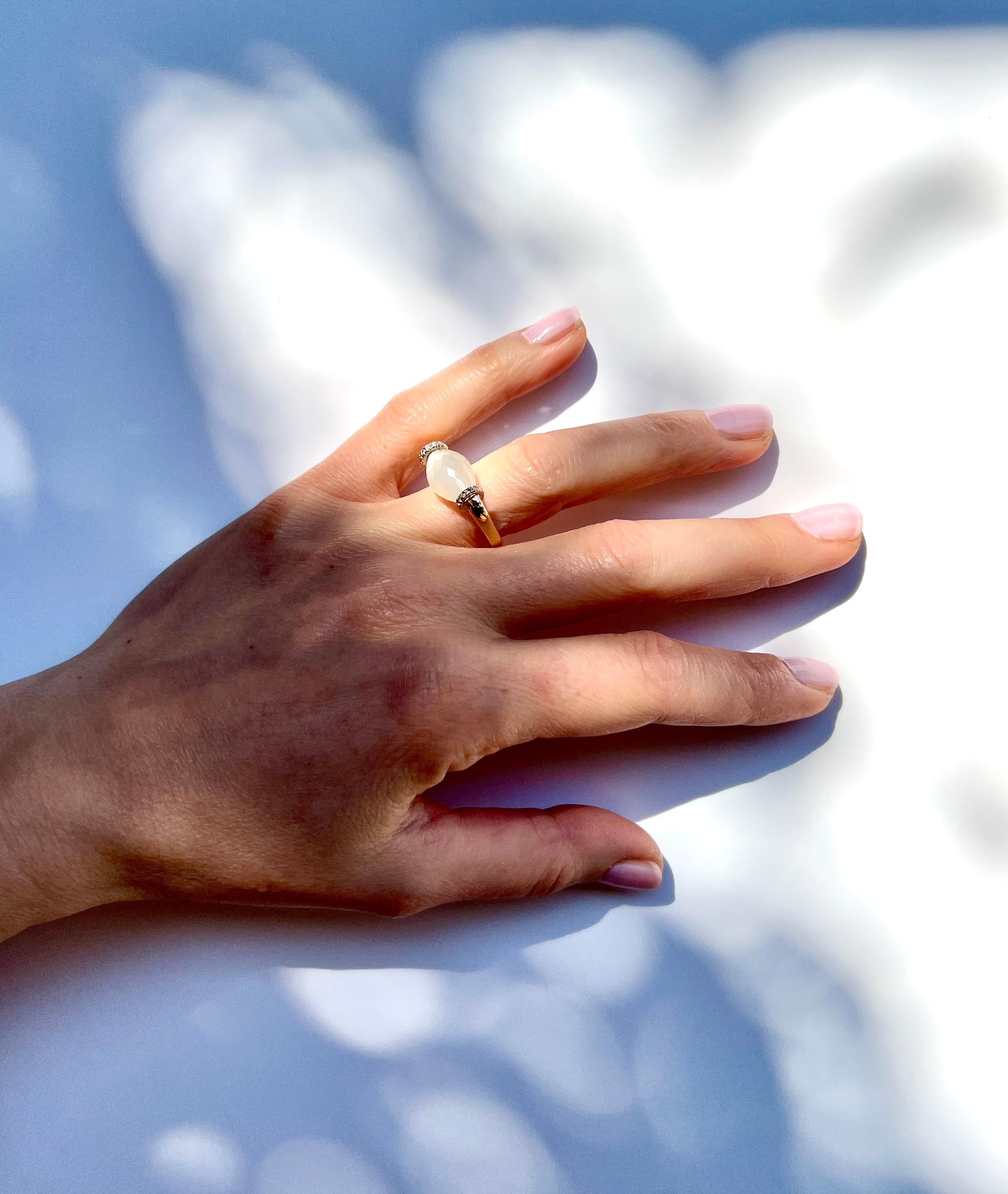 18 Karat Weißgold Natürliche Steine Weißgold Natursteine Weißer Diamant Mode Eleganter Cocktail-Ring im Angebot 2