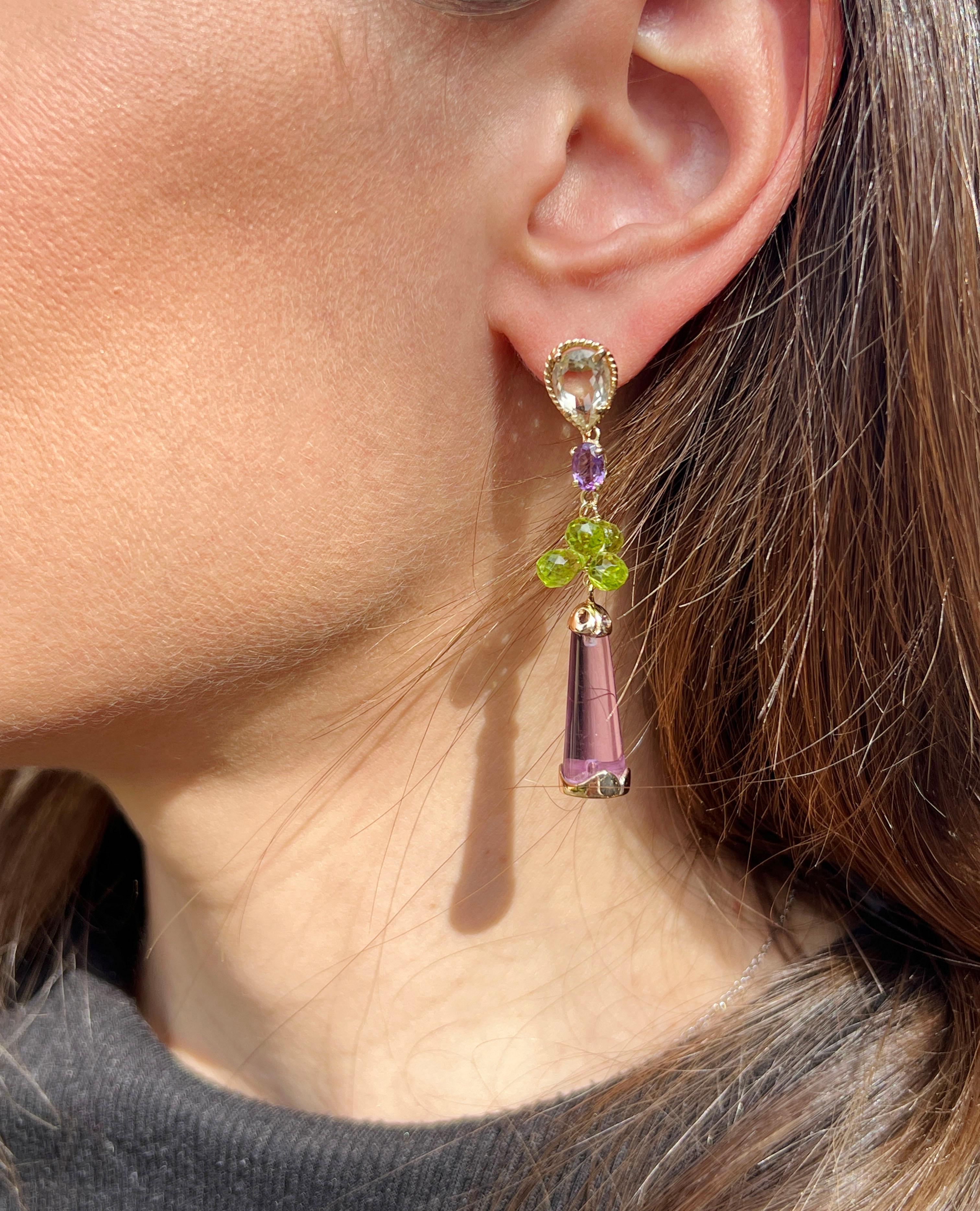 Special earrings with differents shapes with amethyst, peridot  and lemon quartz. Special earrings with differents shapes with blue topaz and lemon quartz
Don't you love the earrings ? We love them very much, we love the colour . Gorgeous earrings