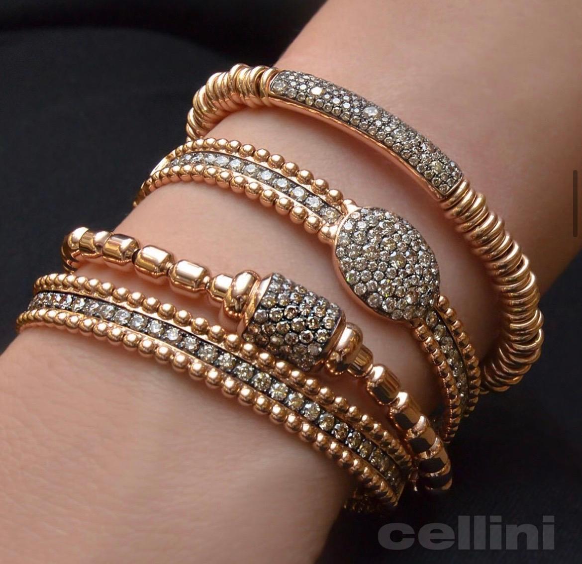 Armband aus 18 Karat Roségold mit 1,85 Karat Diamanten und perlenbesetztem Rand im Angebot 1