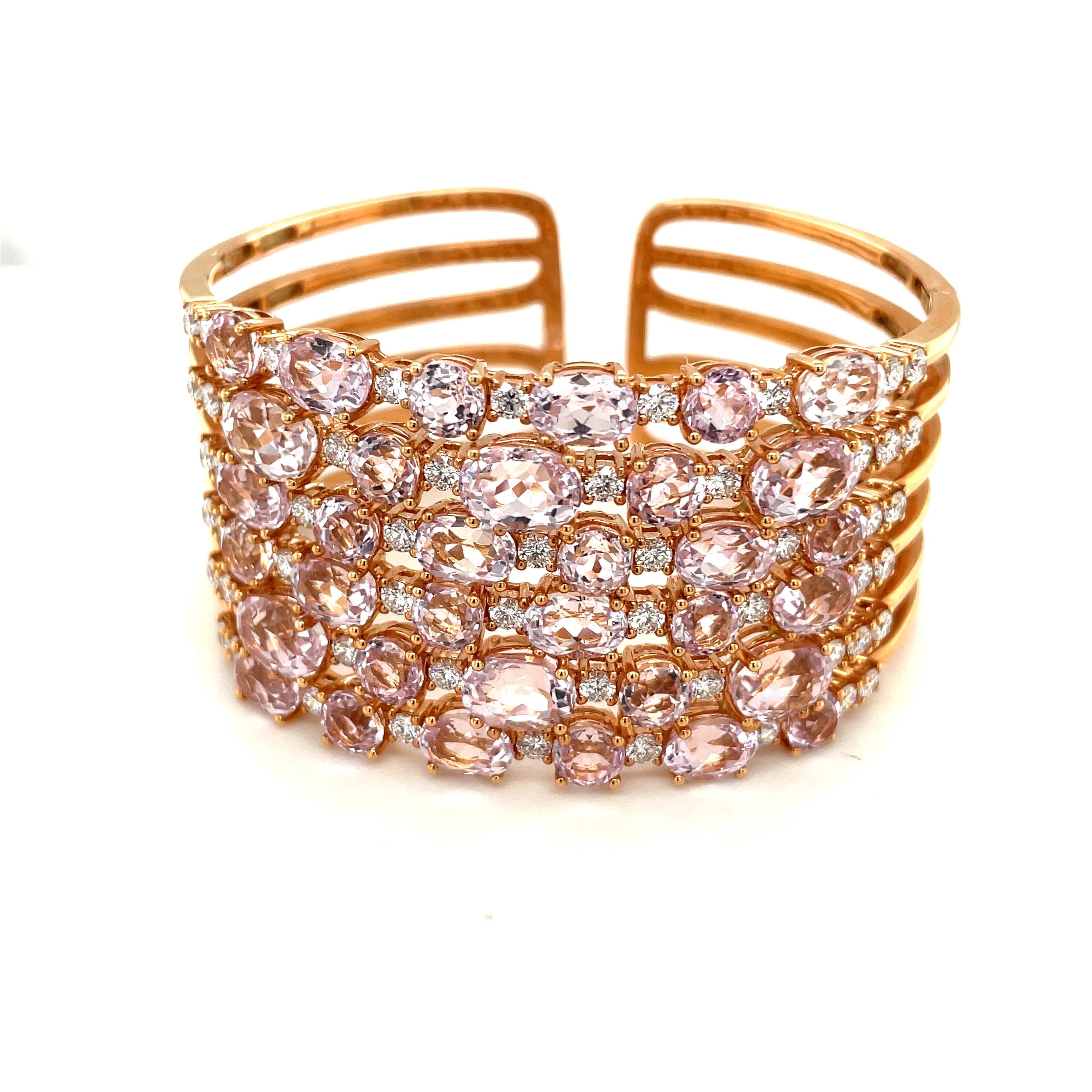 Taille ovale Or rose 18 carats 35,28 carats Kunzite 3,70 carats Bracelet manchette diamants en vente