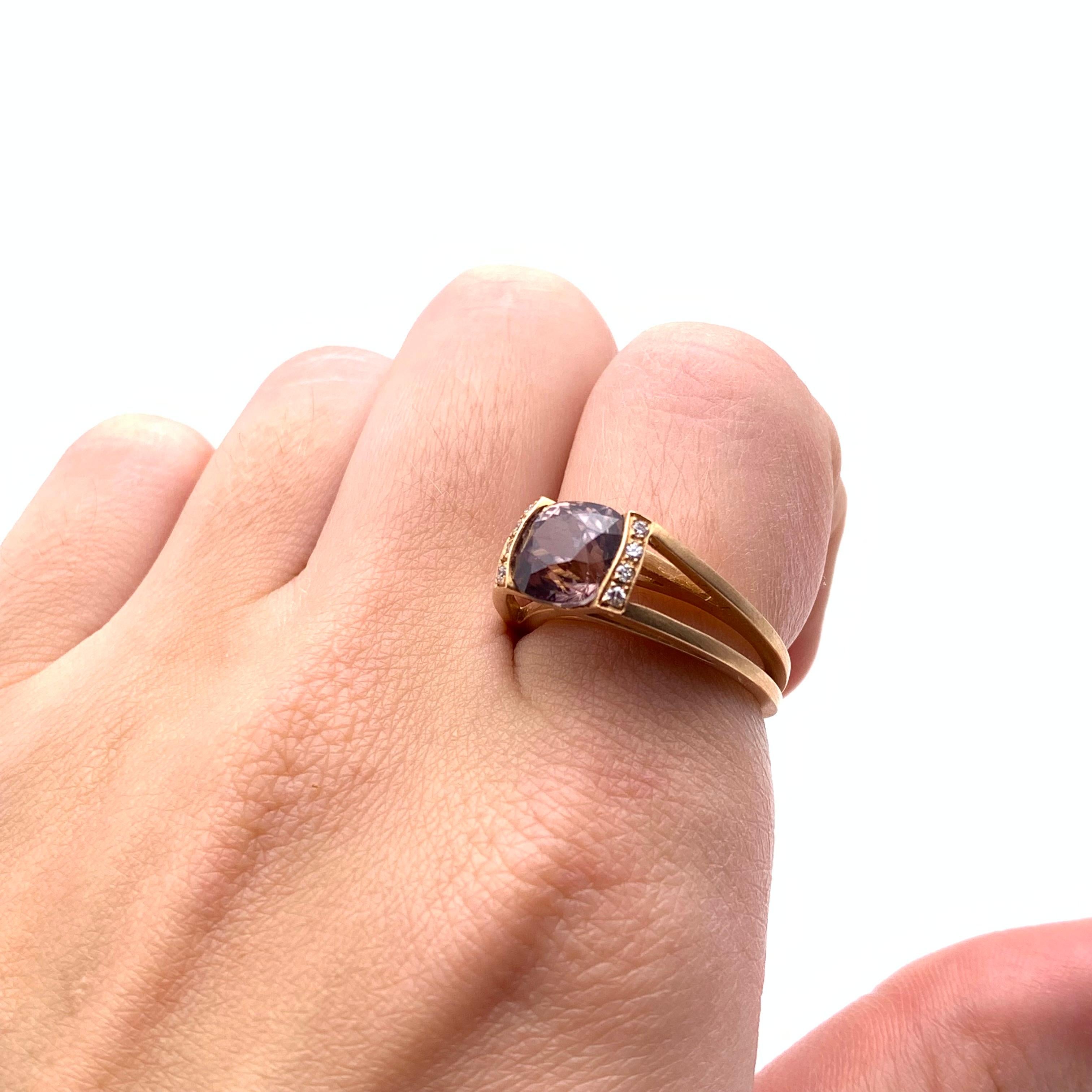 Moderno Anello in oro rosa 18KT con zircone rosa e diamante da 4,03 CT in vendita