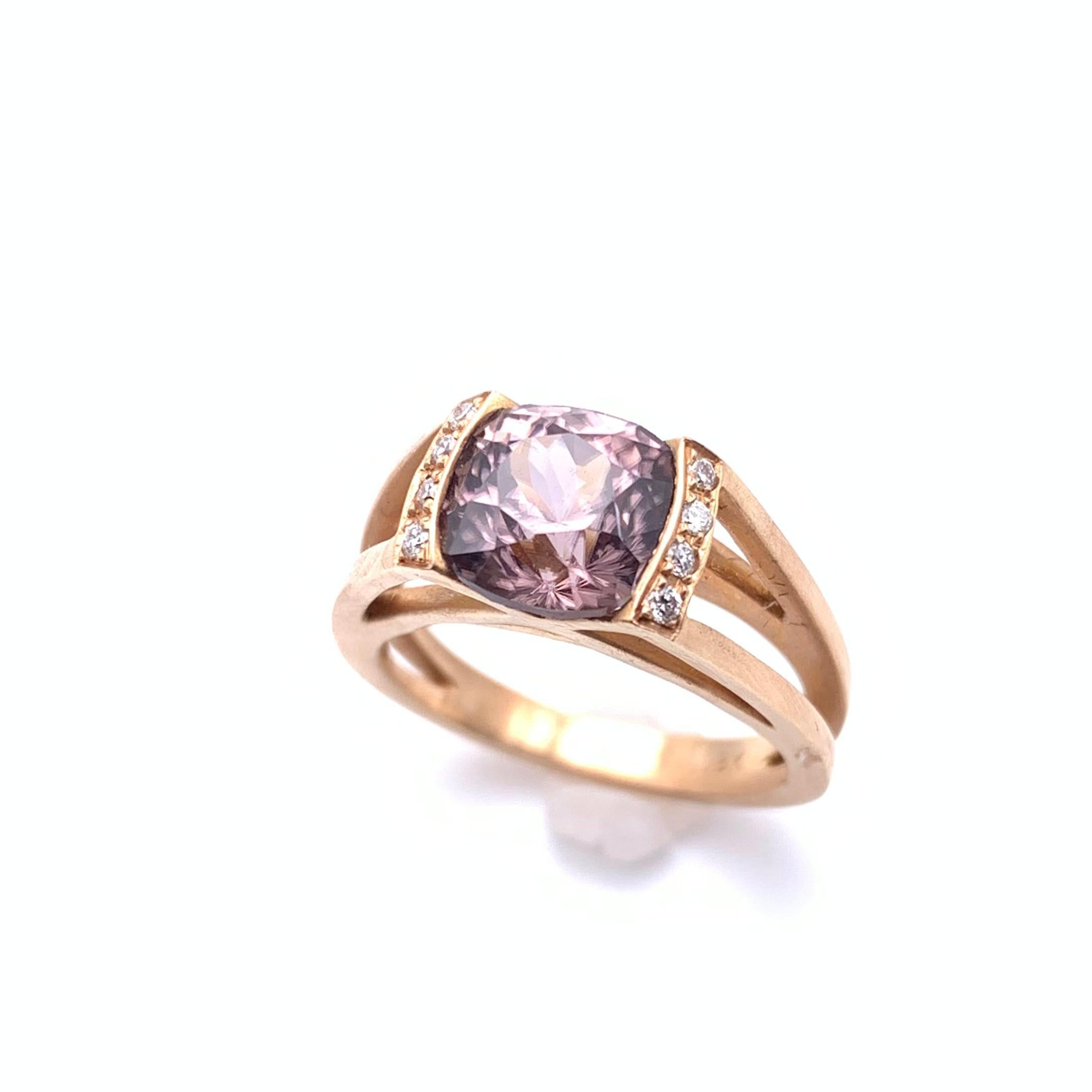 Donna Anello in oro rosa 18KT con zircone rosa e diamante da 4,03 CT in vendita