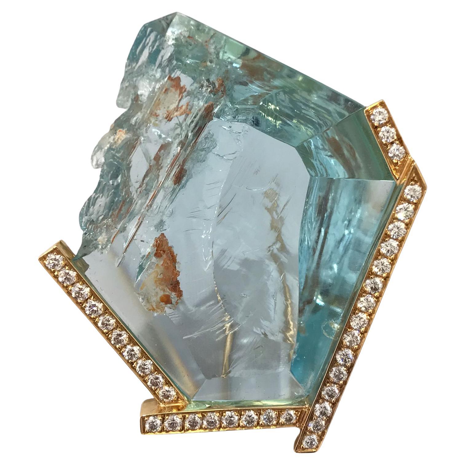 18KT Rose Gold Brooch with Nat. Aquamarine 29ct & 1.98ct Brilliant Cut Diamond For Sale