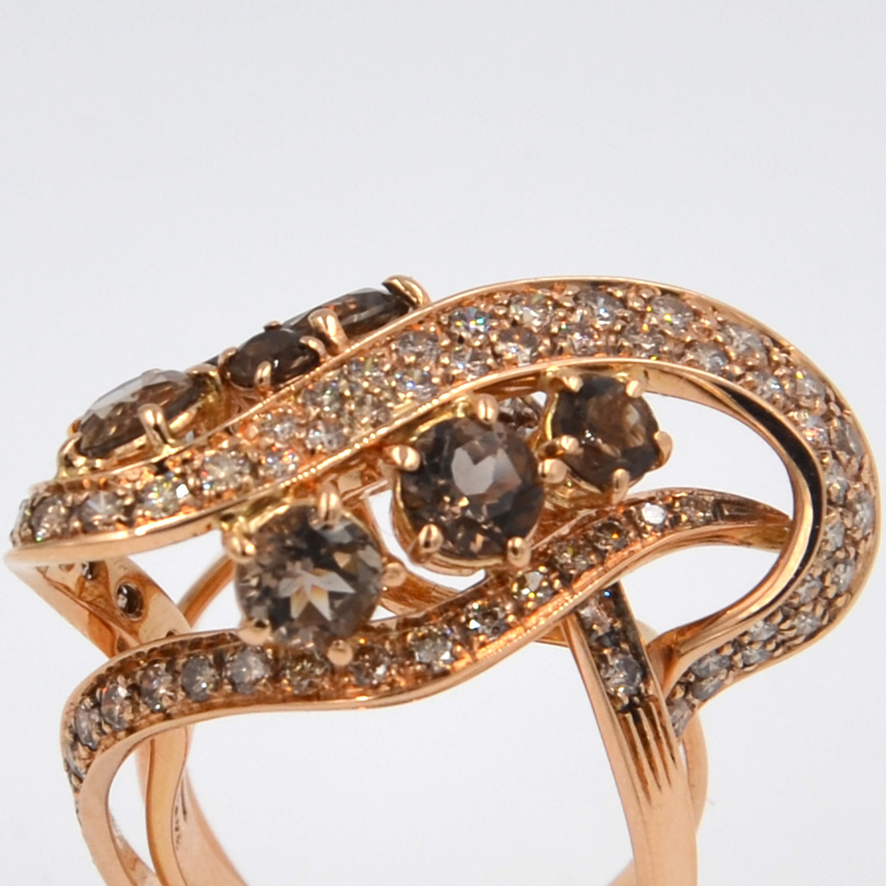 Contemporain Garavelli, bague cocktail moderne en or 18 carats, diamants bruns et quartz fumé en vente
