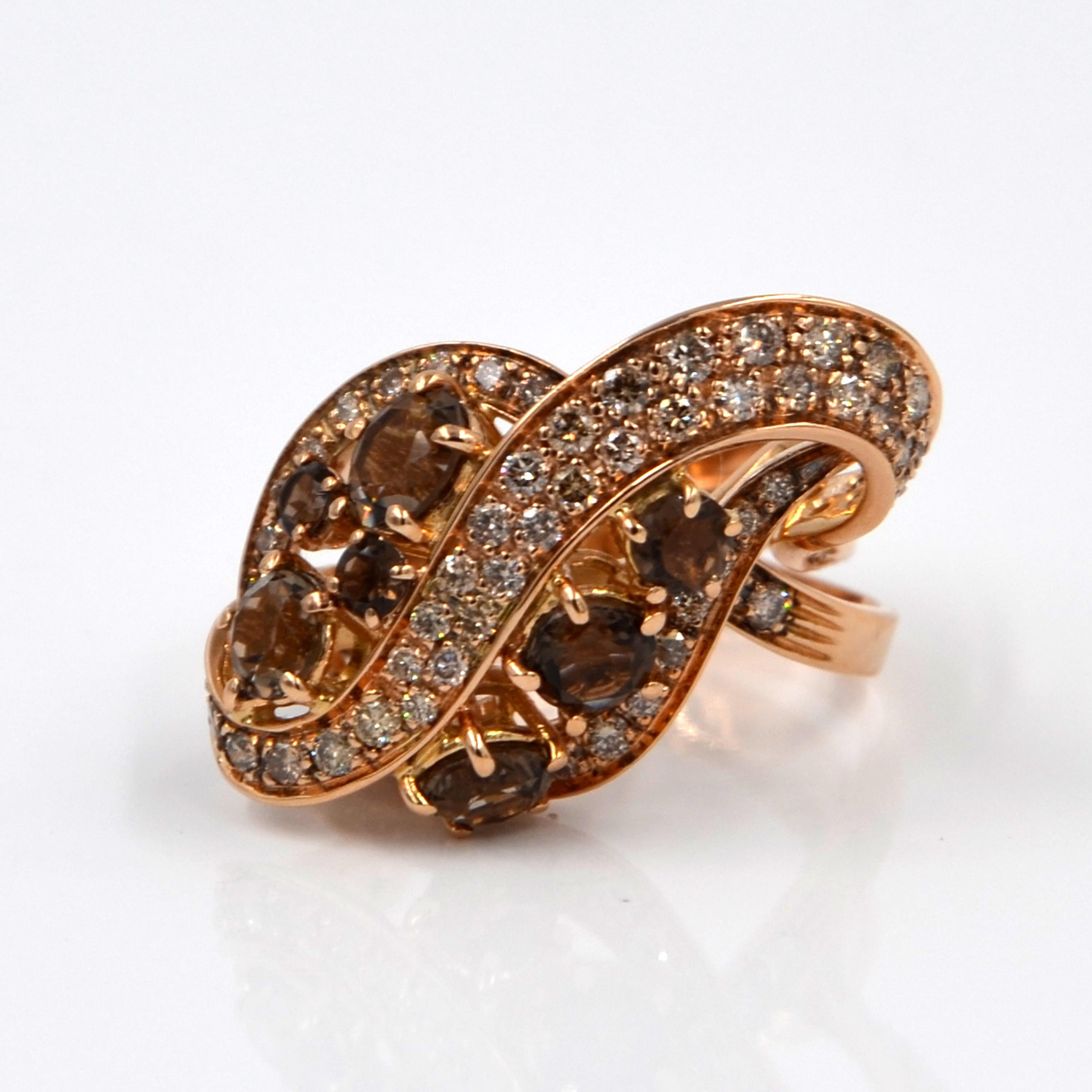 Garavelli, bague cocktail moderne en or 18 carats, diamants bruns et quartz fumé en vente 1