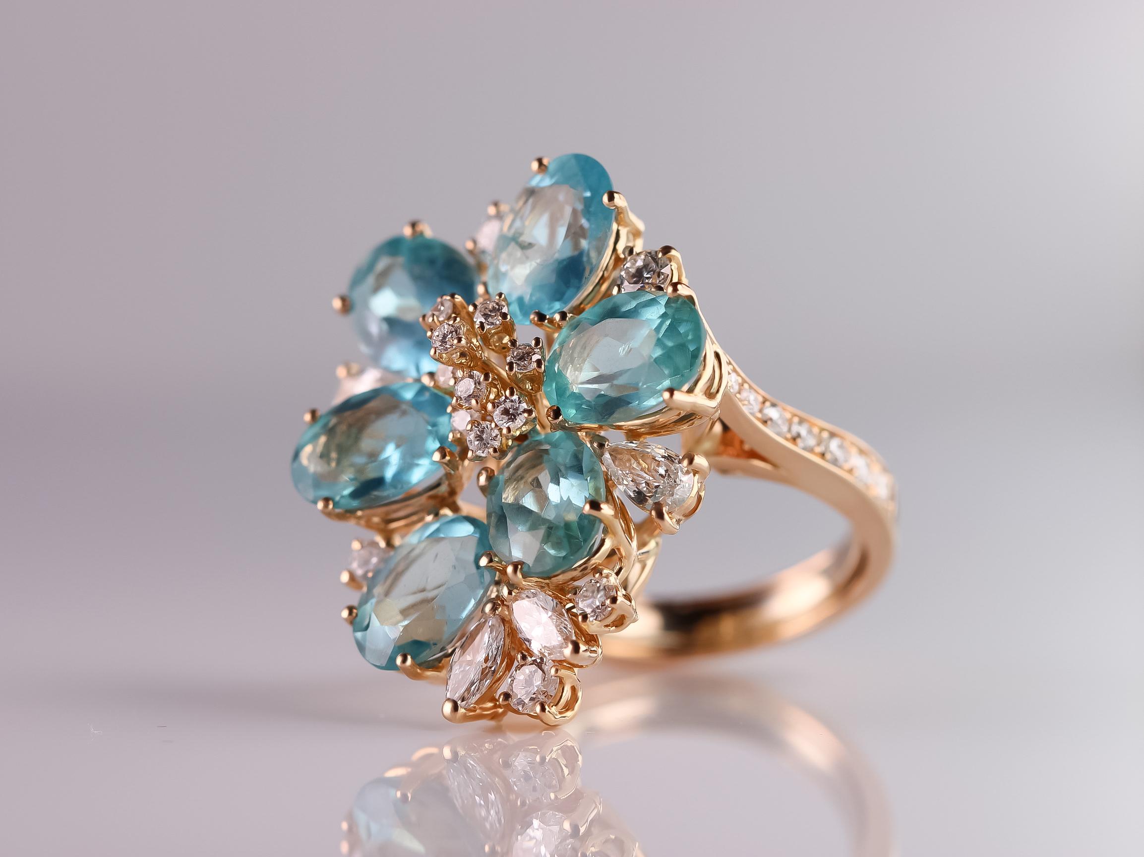 Women's or Men's Alluring 18kt Rose Gold Cocktail Ring with Oval Blue Apatites and Diamonds For Sale