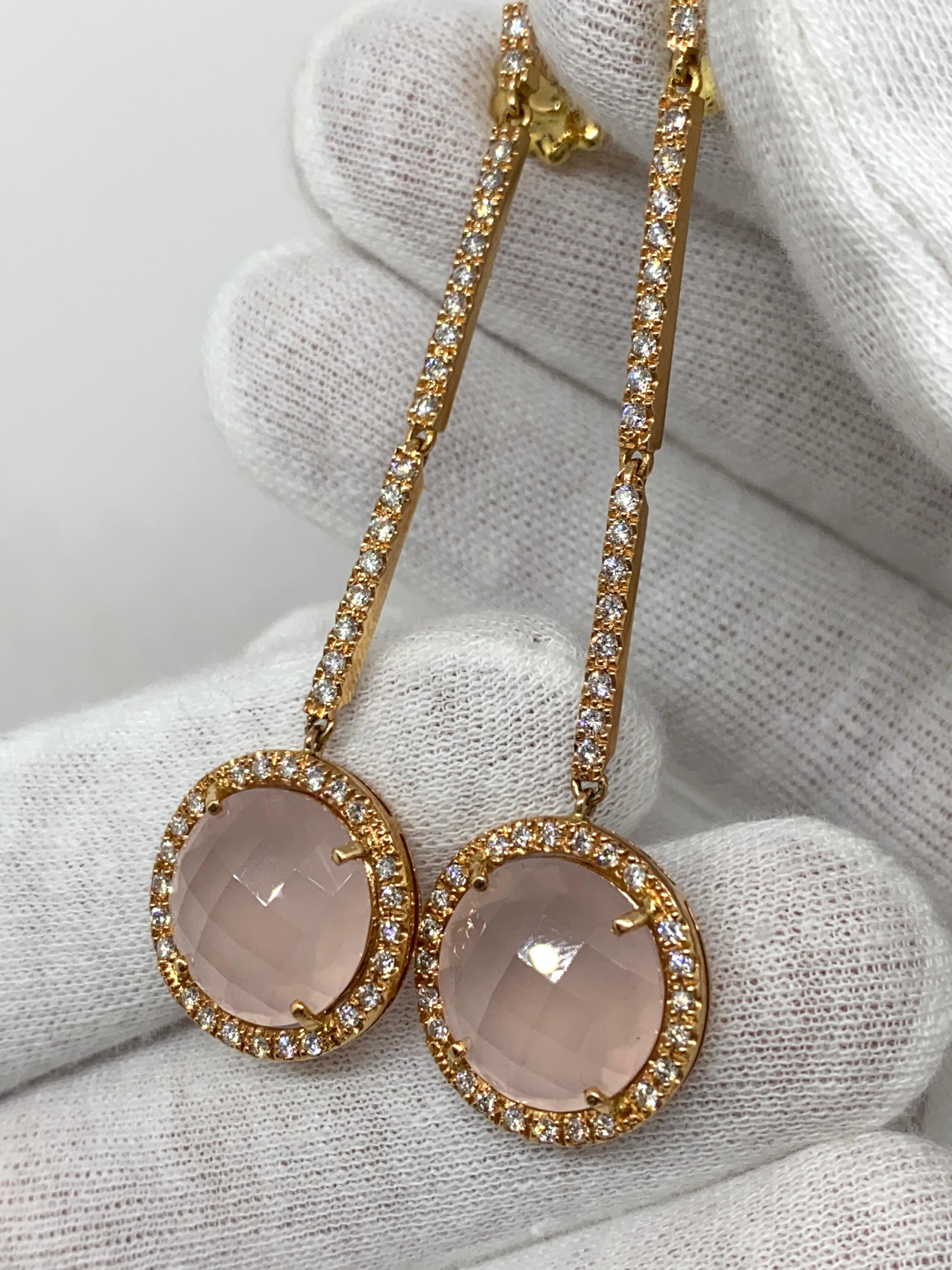 Dangling earrings made of 18 kt rose gold with natural brilliant-cut diamonds for ct.1.72 and faceted rose quartz

Welcome to our jewelry collection, where every piece tells a story of timeless elegance and unparalleled craftsmanship. As a