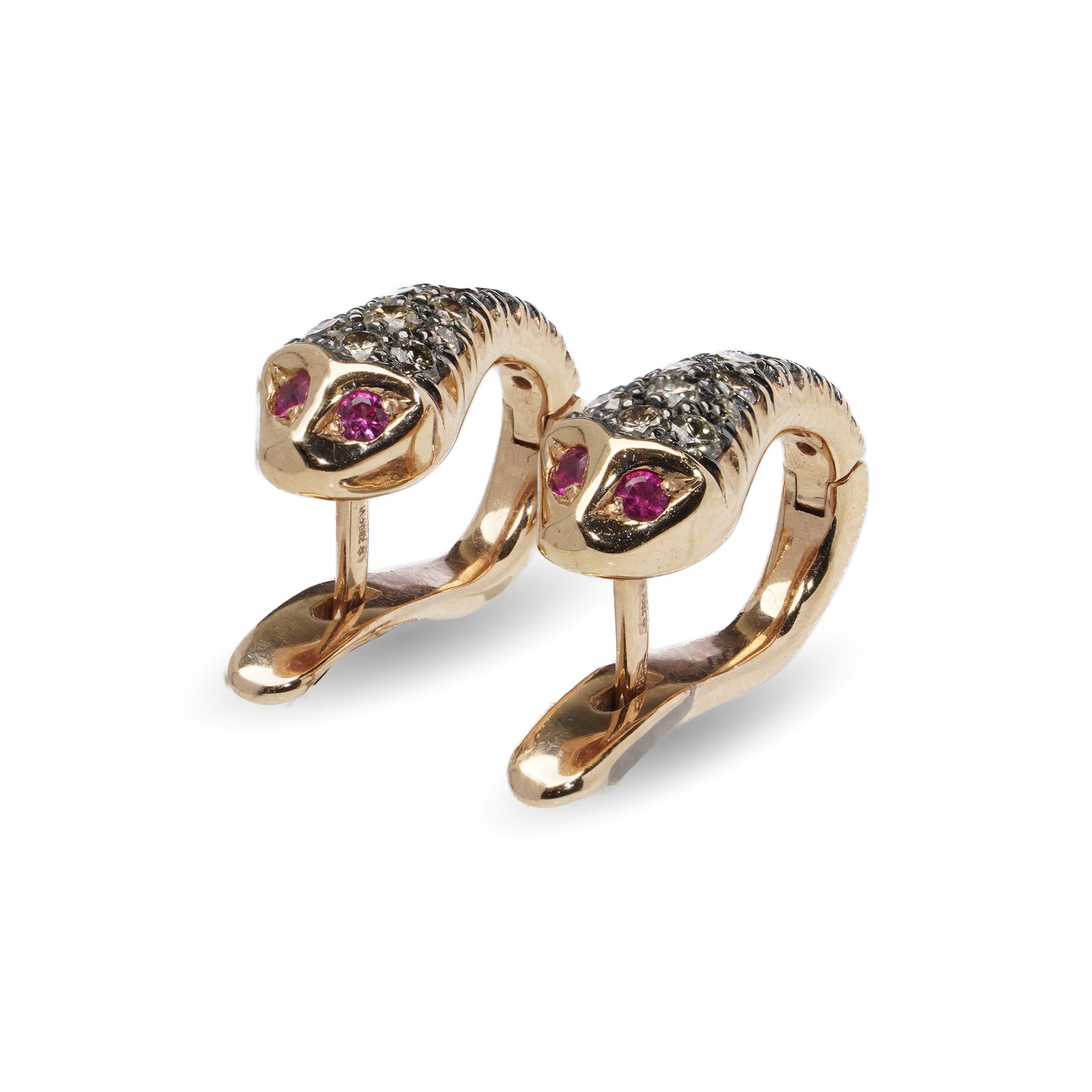 Orecchini a serpente in oro rosa 18kt con diamanti e rubini In condizioni buone in vendita a Braintree, GB