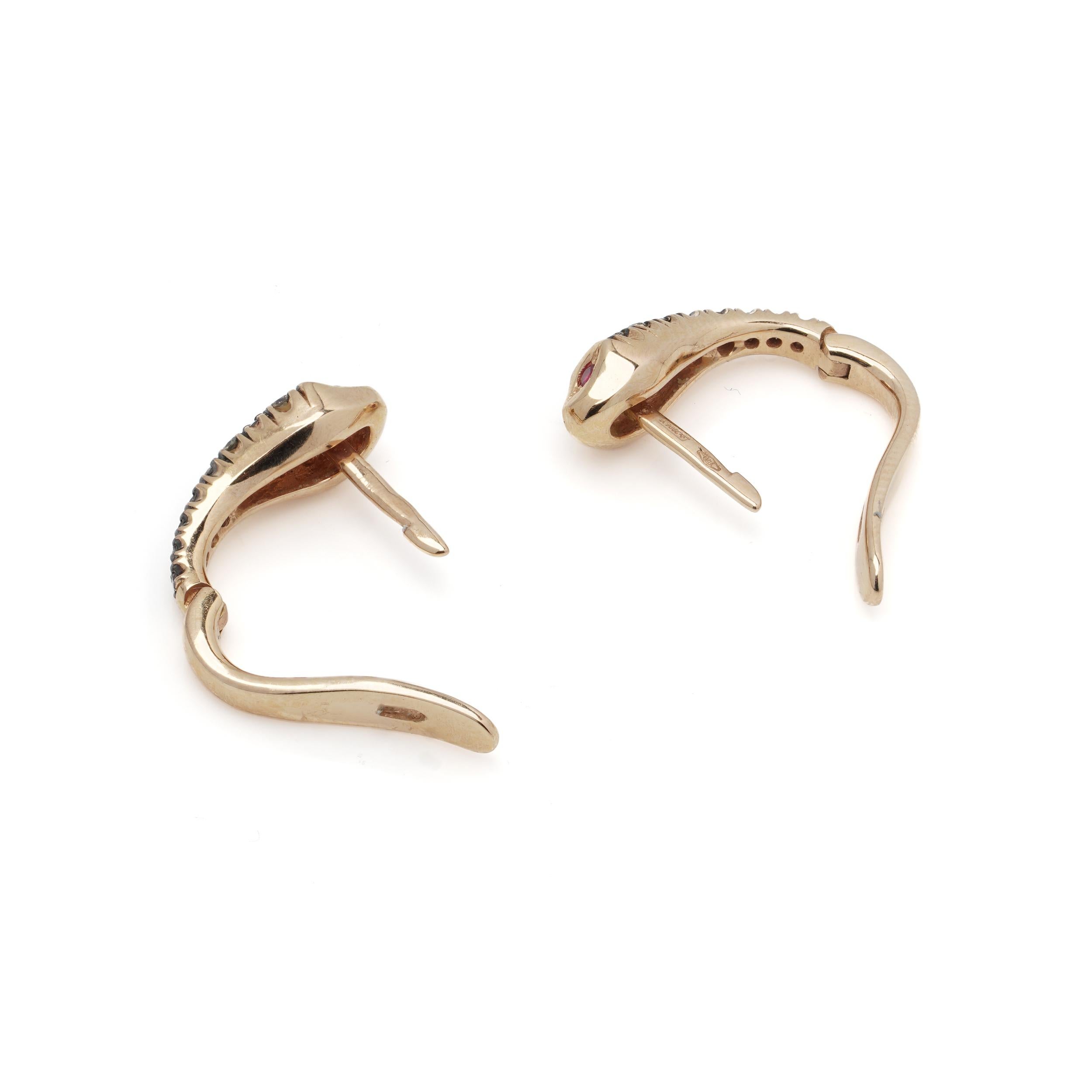 Donna Orecchini a serpente in oro rosa 18kt con diamanti e rubini in vendita