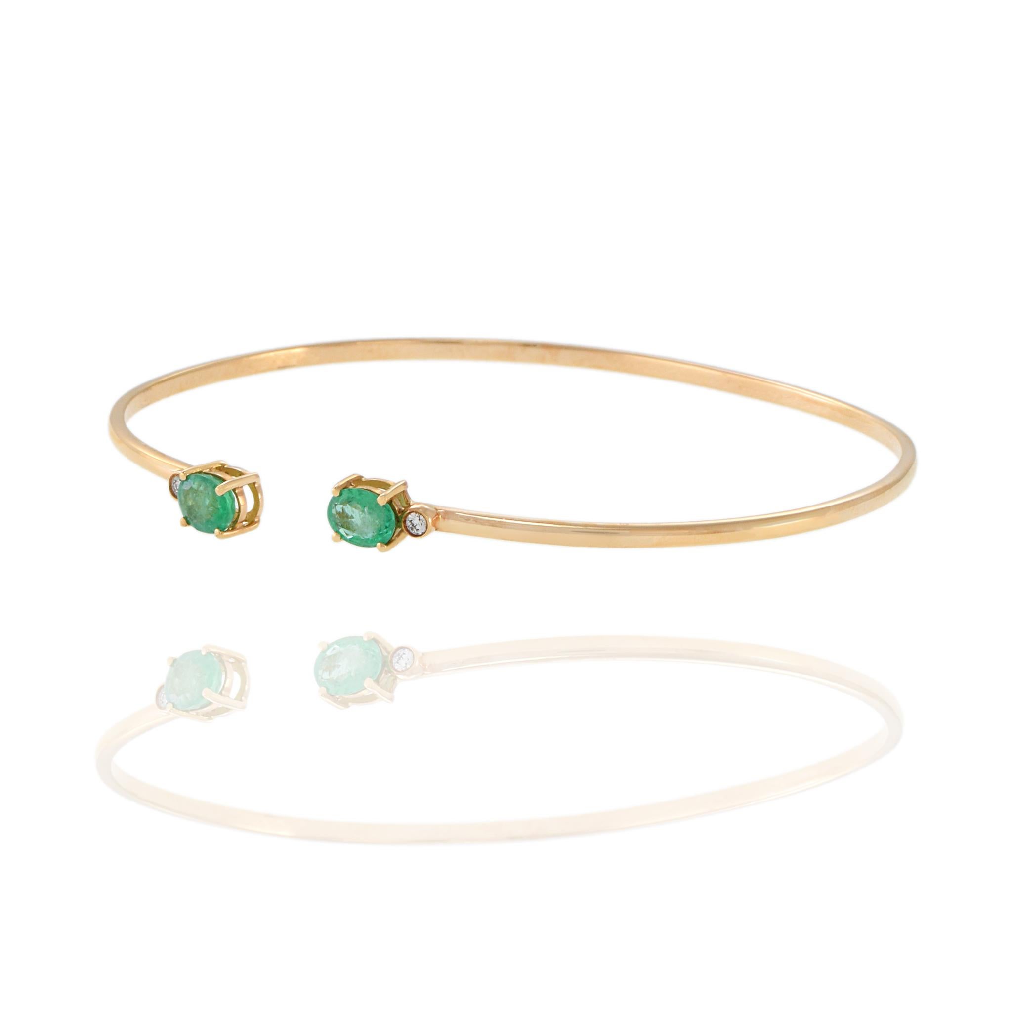 18KT Rose Gold Emerald And Diamond Bangle In New Condition For Sale In New York, NY