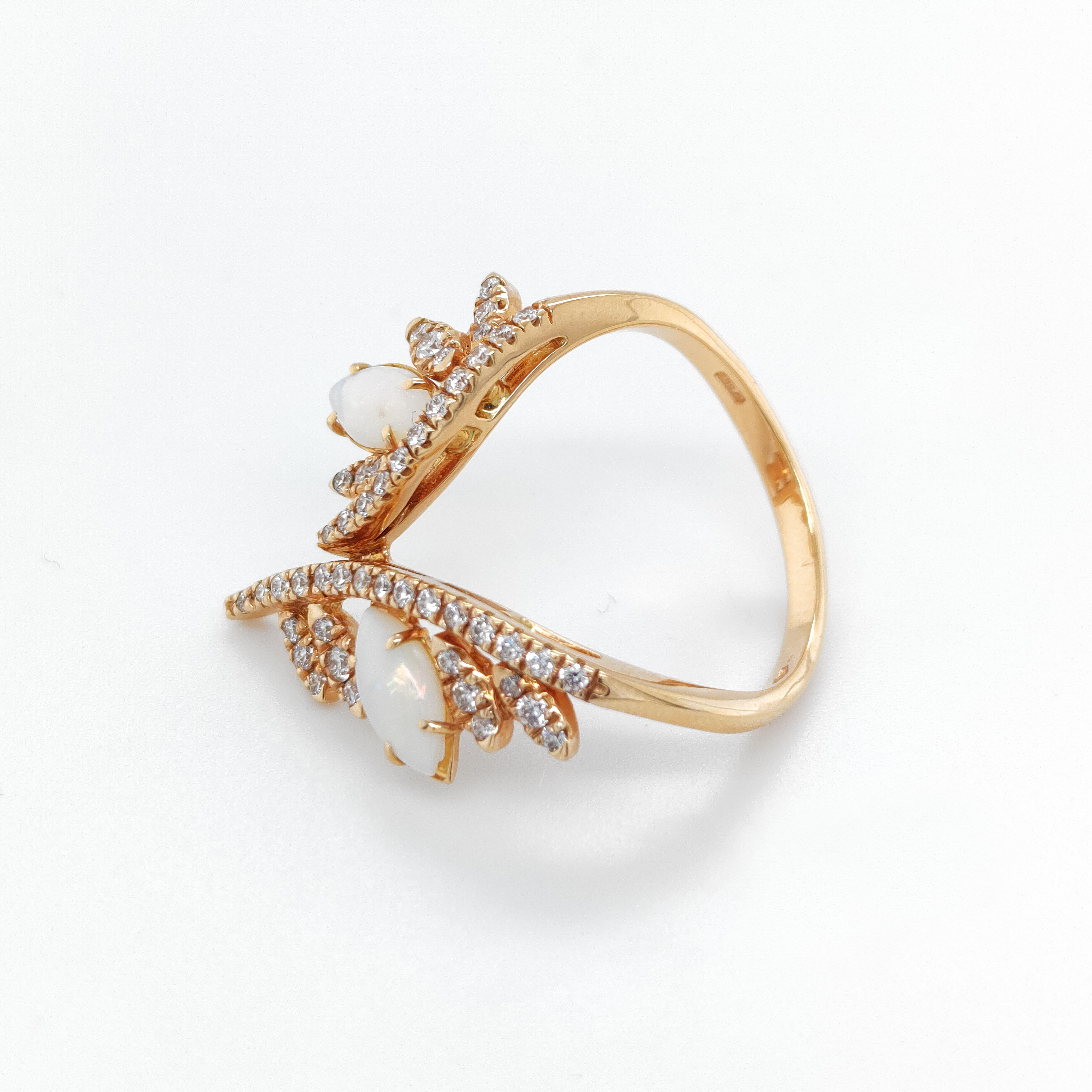 Brilliant Cut 18kt Rose gold Fashion ring with marquise cut Opals and  0, 47 ct diamonds For Sale