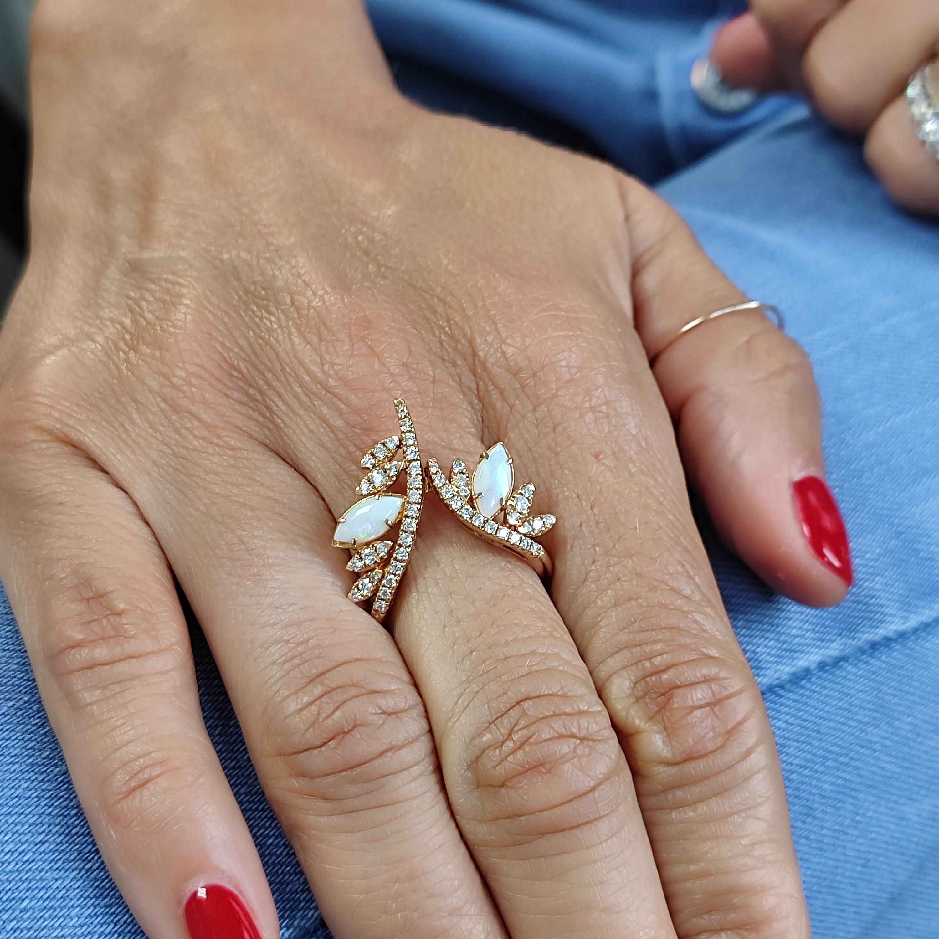 This fashionable yet precious ring is part of the Daphne collection. 
Worn independently according to the wearers own style, this Daphne ring is very versatile in its design; displaying 0, 47 cts  brilliant cut diamonds contouring 2 small petals of
