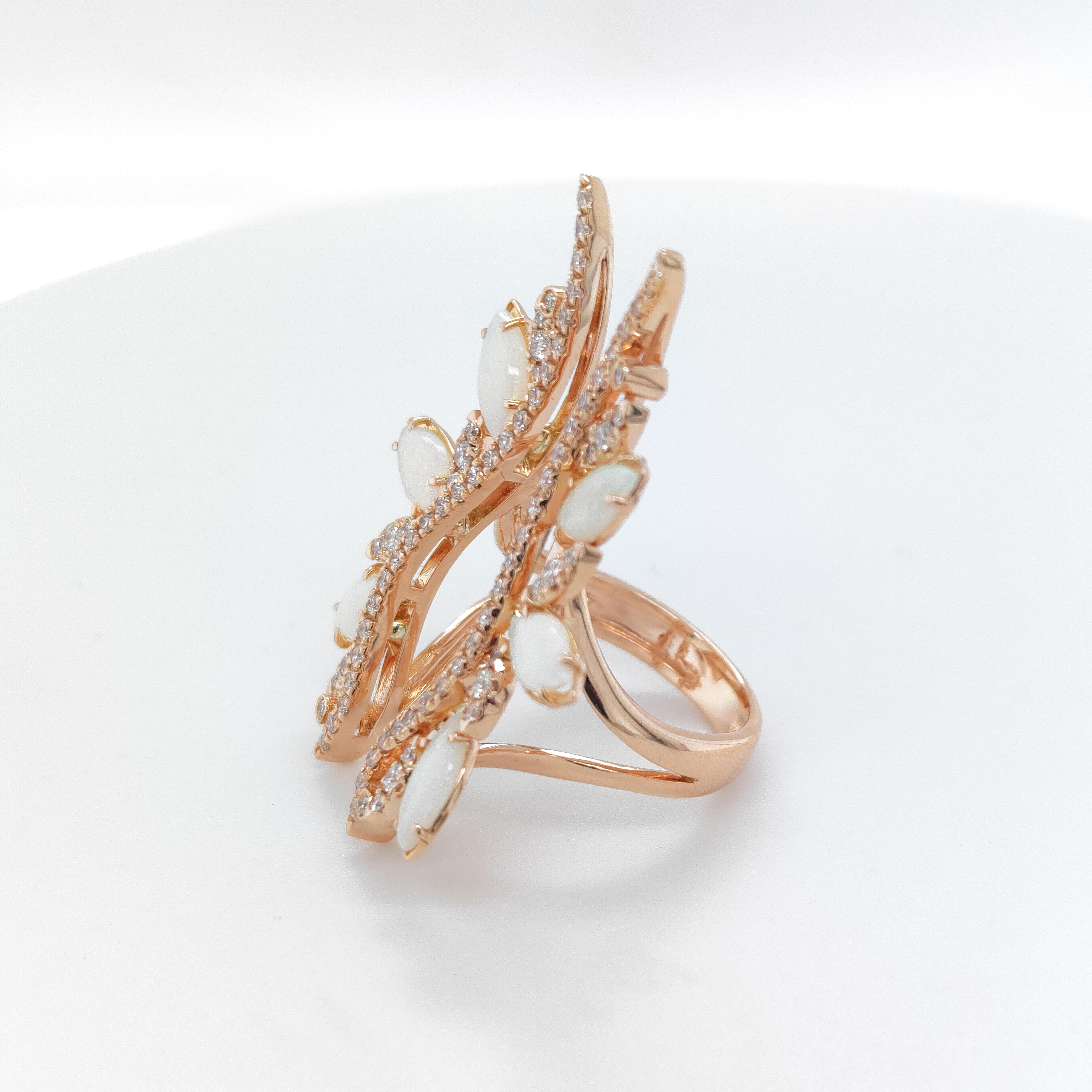 Moderne Bague mode en or rose 18 carats avec opales de taille marquise et diamants de 0,85 carat en vente