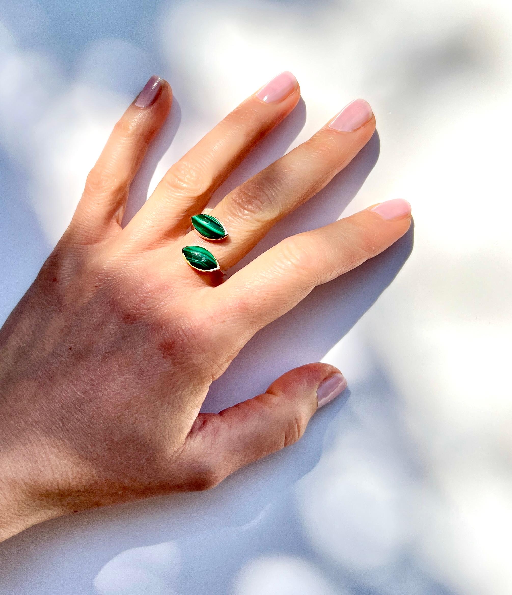 18Kt Rose Gold Green Natural Malachite Modern Fashion Design Cocktail Ring For Sale 1