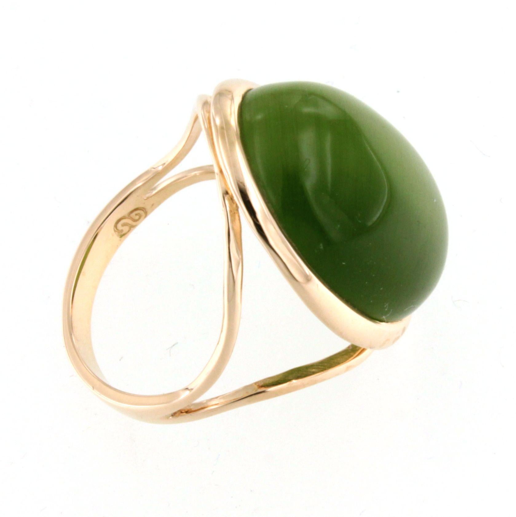 18Kt Rose Gold Green Stone  Fashion Cocktail Modernist Modern Classic Ring For Sale 1