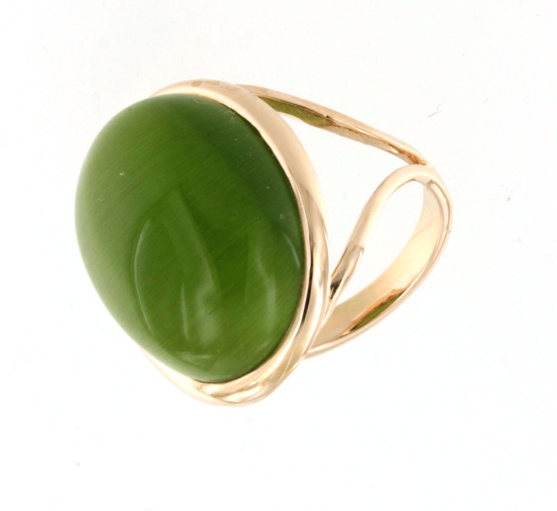 18Kt Rose Gold Green Stone  Fashion Cocktail Modernist Modern Classic Ring For Sale 2