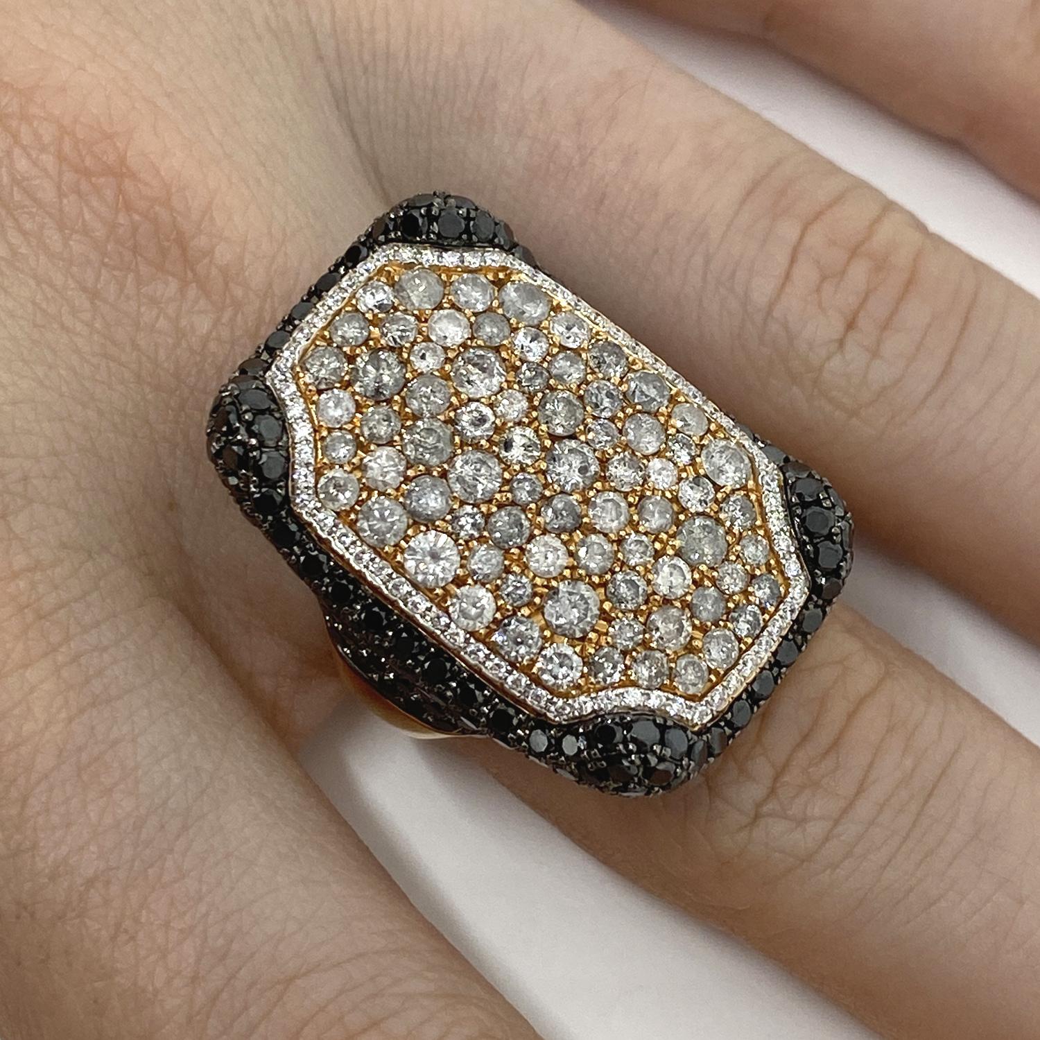 Ring made of 18 kt rose gold paved with natural grey diamonds for ct.2.81 black for ct .3.74 and white for ct .0.20

Welcome to our jewelry collection, where every piece tells a story of timeless elegance and unparalleled craftsmanship. As a