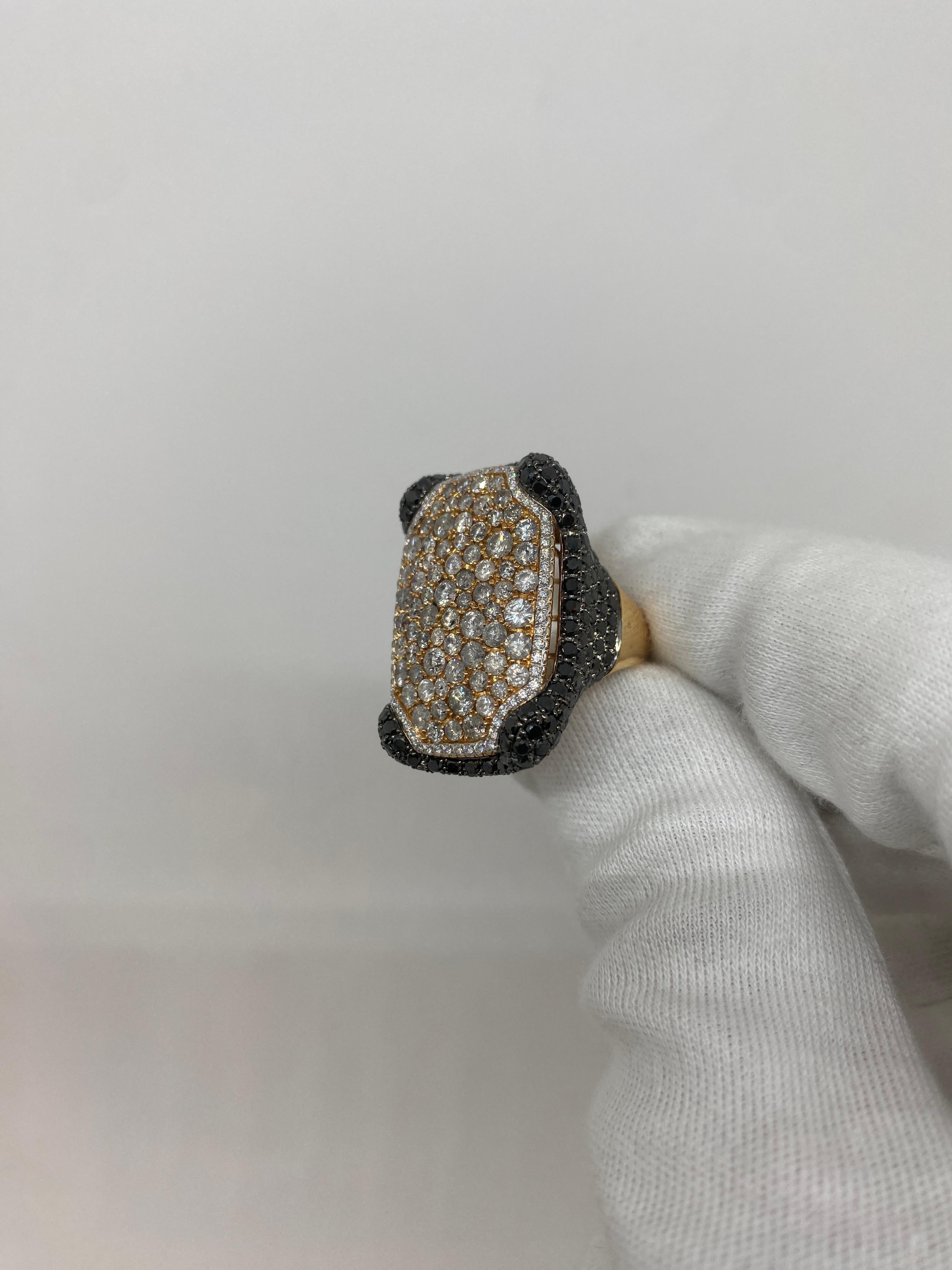 18Kt Rose Gold Grey Diamonds 2.81 ct Black Diamonds 3.74 White Diamonds 0.20 ct In New Condition For Sale In Bergamo, BG