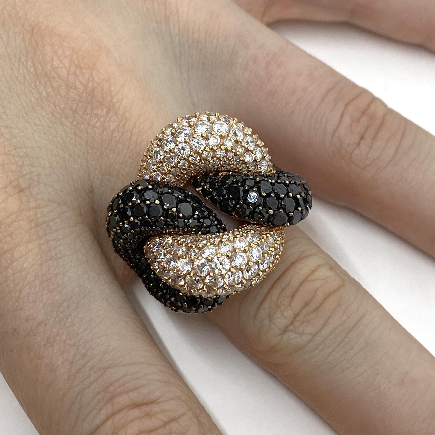 Ring made of 18 kt rose gold paved with natural black and white brilliant-cut diamonds for total ct.7.87 

Welcome to our jewelry collection, where every piece tells a story of timeless elegance and unparalleled craftsmanship. As a family-run