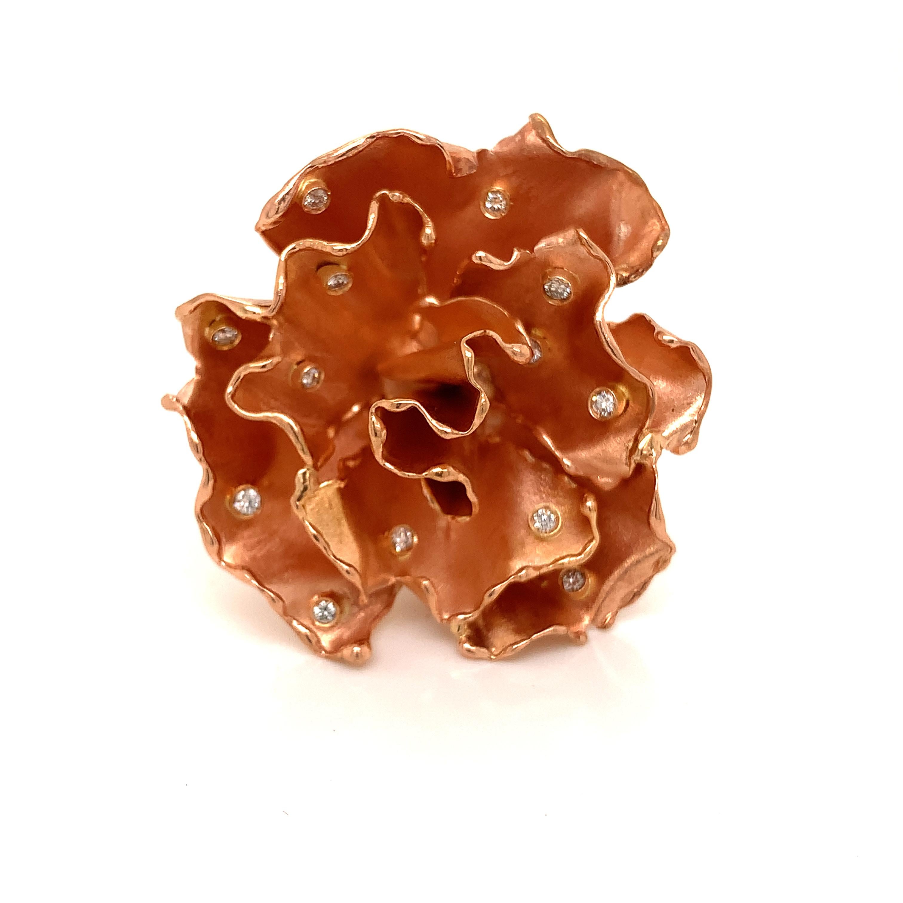 18KT Rose Gold Handmade Garavelli Flower Ring with White Diamonds In New Condition In Valenza, IT
