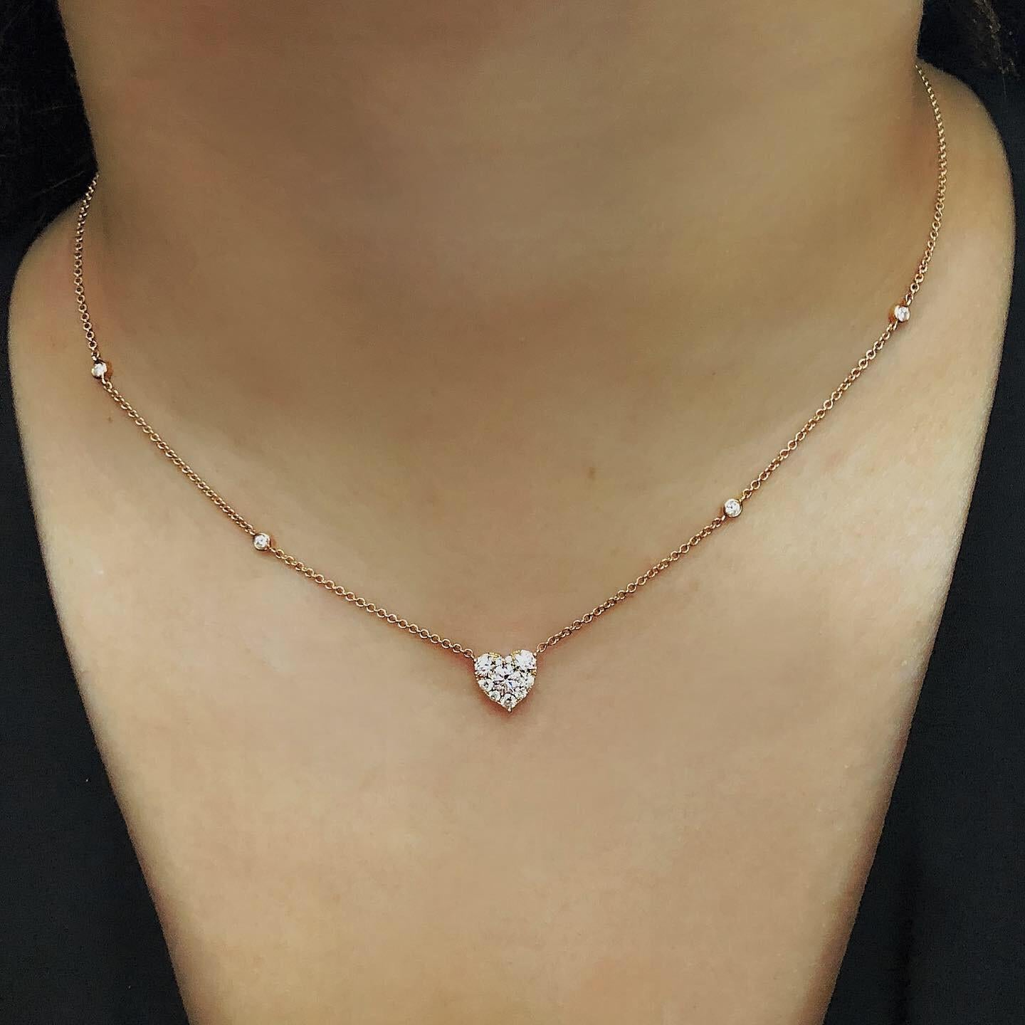 Round Cut 18 Karat Rose Gold Heart Shape Diamonds Cluster Necklace For Sale