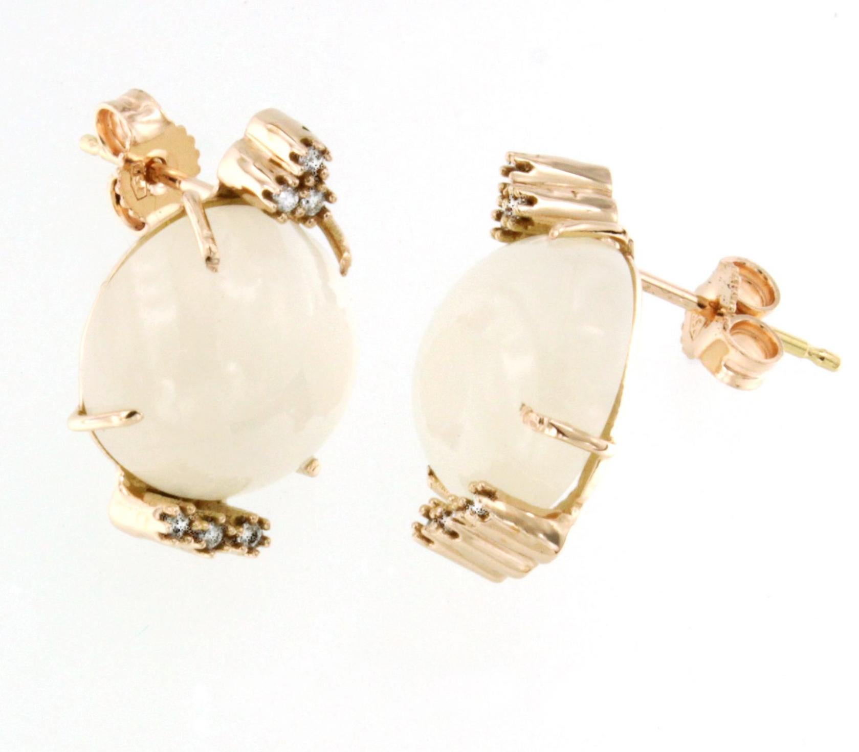 Moderne 18Kt  Or rose  Clous d'oreilles fantaisie pierres de lune naturelles diamants blancs en vente