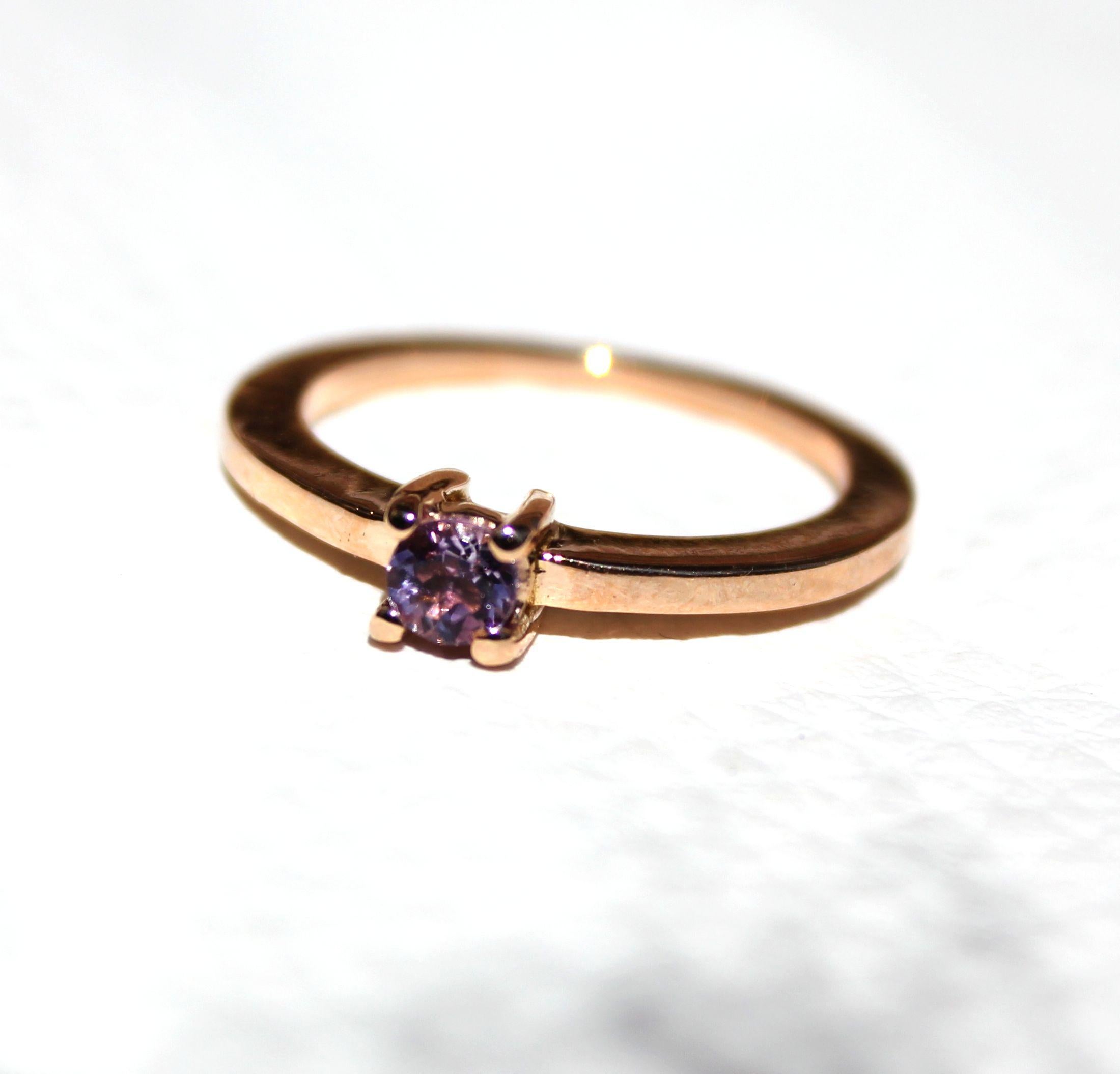 Brilliant Cut 18Kt  Rose Gold Natural Stones Ametyst Fashion Cocktail Engagement Modern Ring  For Sale