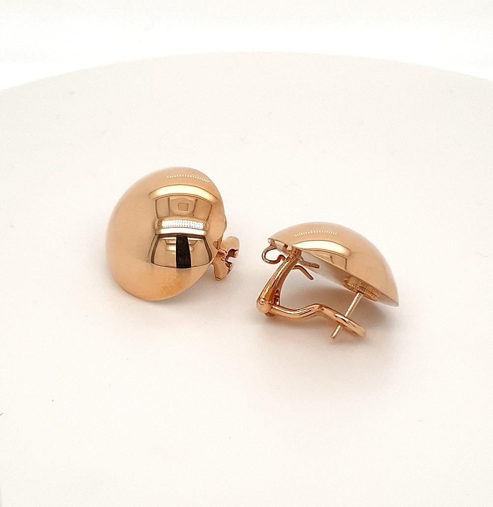 18kt Rosé Gold polished earings, earclips, buttons.
Additional pins and brackets on the back provides more security and suitable pendants can be attached.
Goldwork is made in German quality. 

diameter: 20 mm