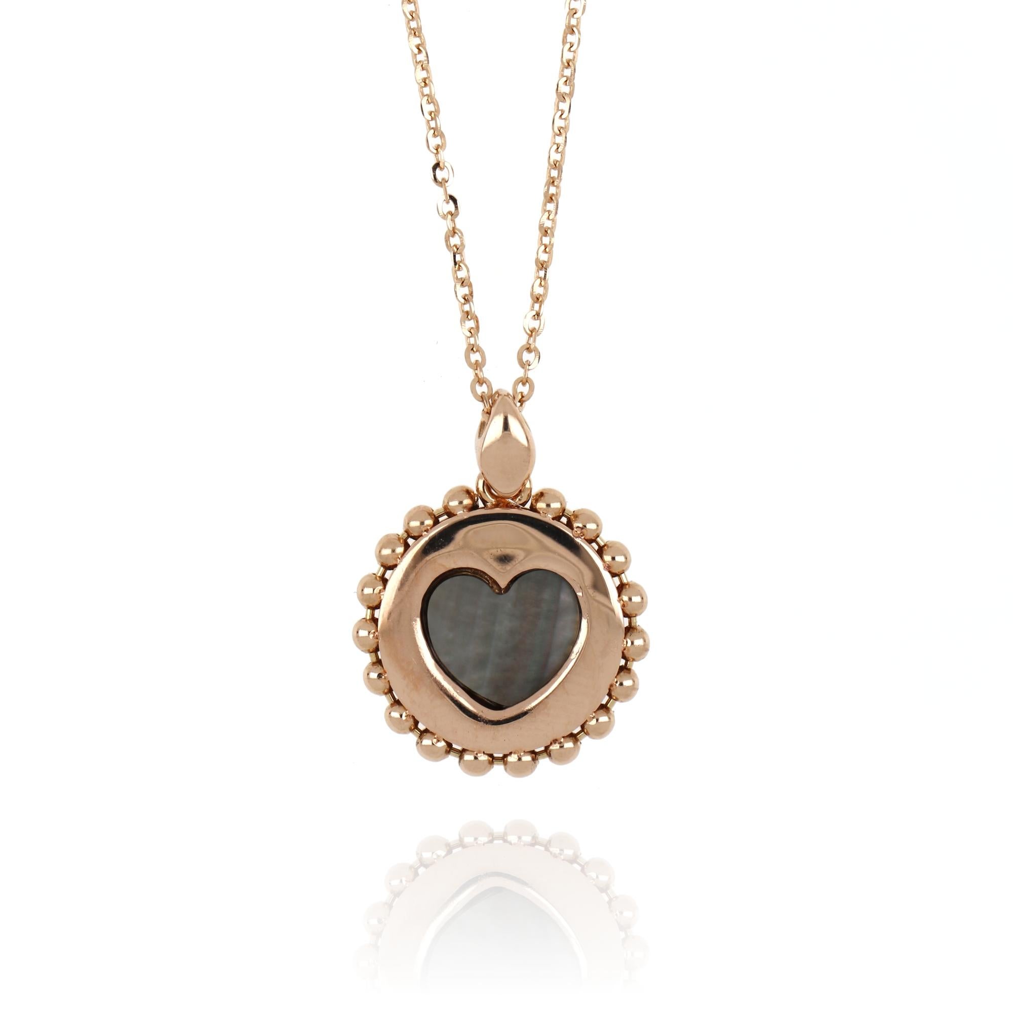 Versatile and effortlessly chic, this necklace will surprise you with its playful design. On one side the pendant features a central iridescent heart in mother-of-pearl, framed by pavé set diamonds, the perfect complement to an evening attire. The