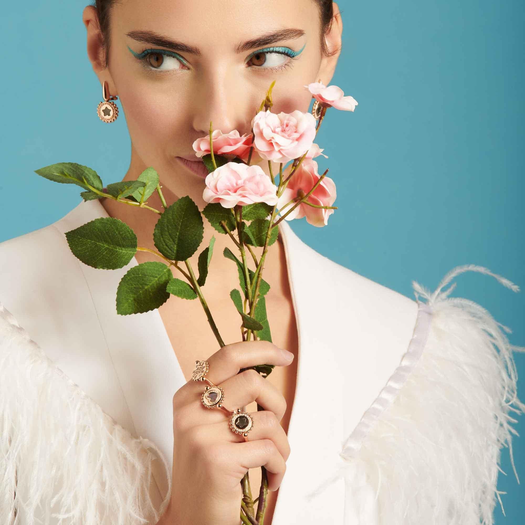 Im Angebot: Umgekehrter Ring „Heart“ aus 18 Karat Roségold mit Diamanten und Perlmutt () 4
